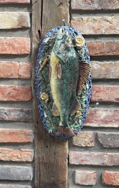 Piatto da parete in maiolica del XIX secolo con motivo “Palissy Fish”