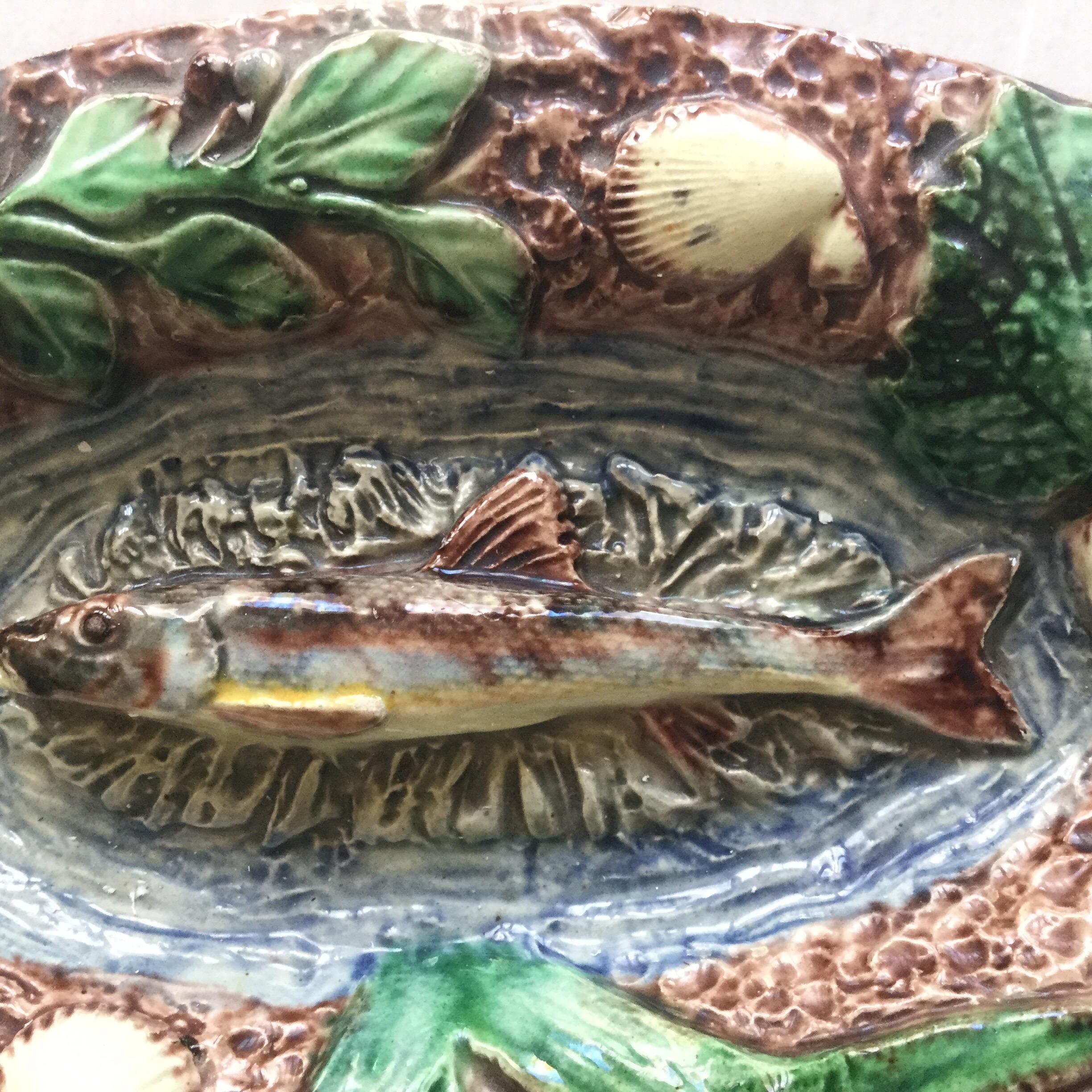 Victorien Plat mural en majolique Palissy Fish du 19ème siècle Thomas Sergent en vente