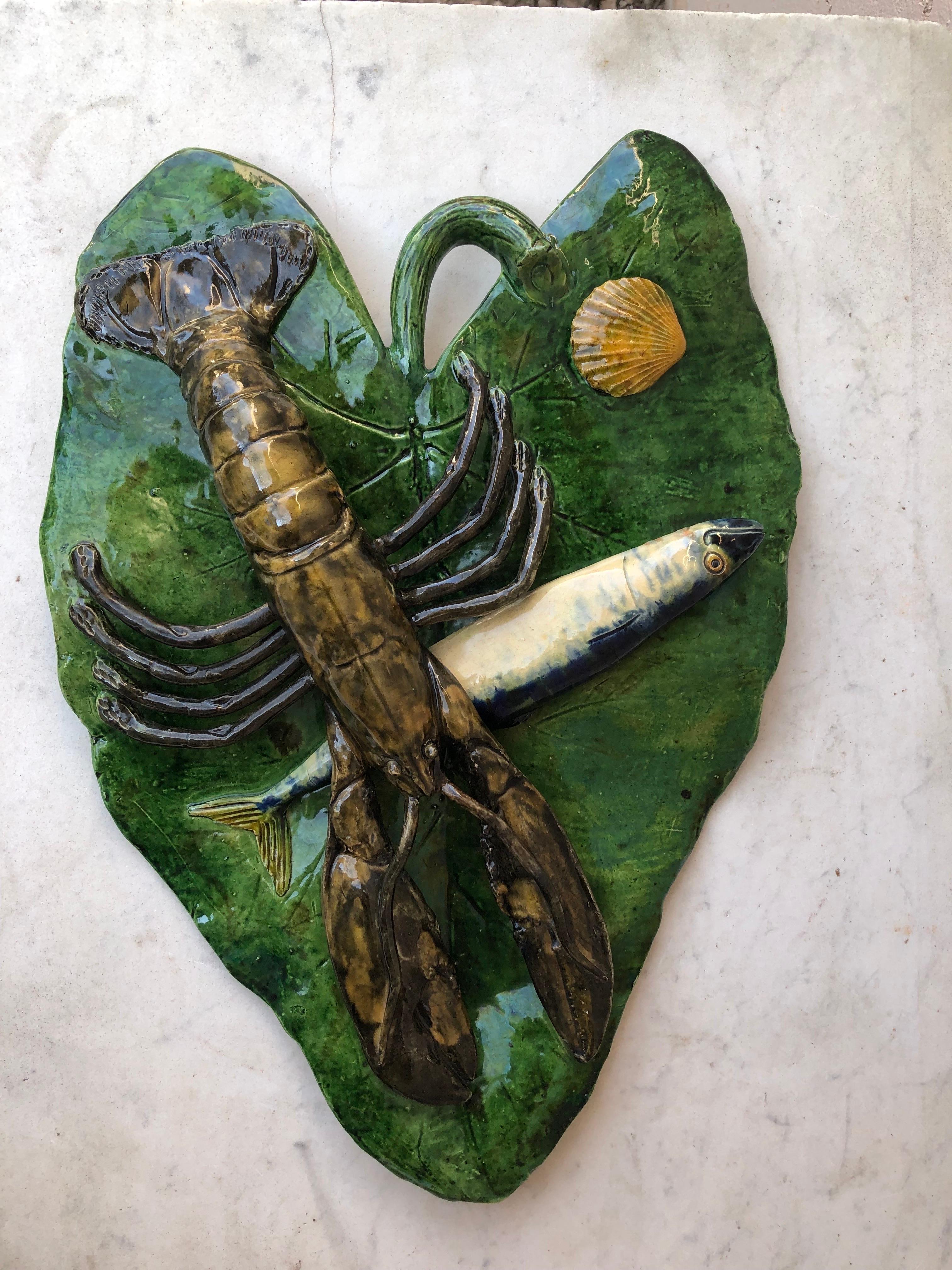 Ceramica Piatto da portata in maiolica del XIX secolo con foglie di Palissy, pesce e aragosta Alfred Renoleau in vendita