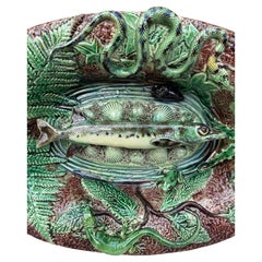 Plato de pared de mayólica «Palissy Pike» del siglo XIX