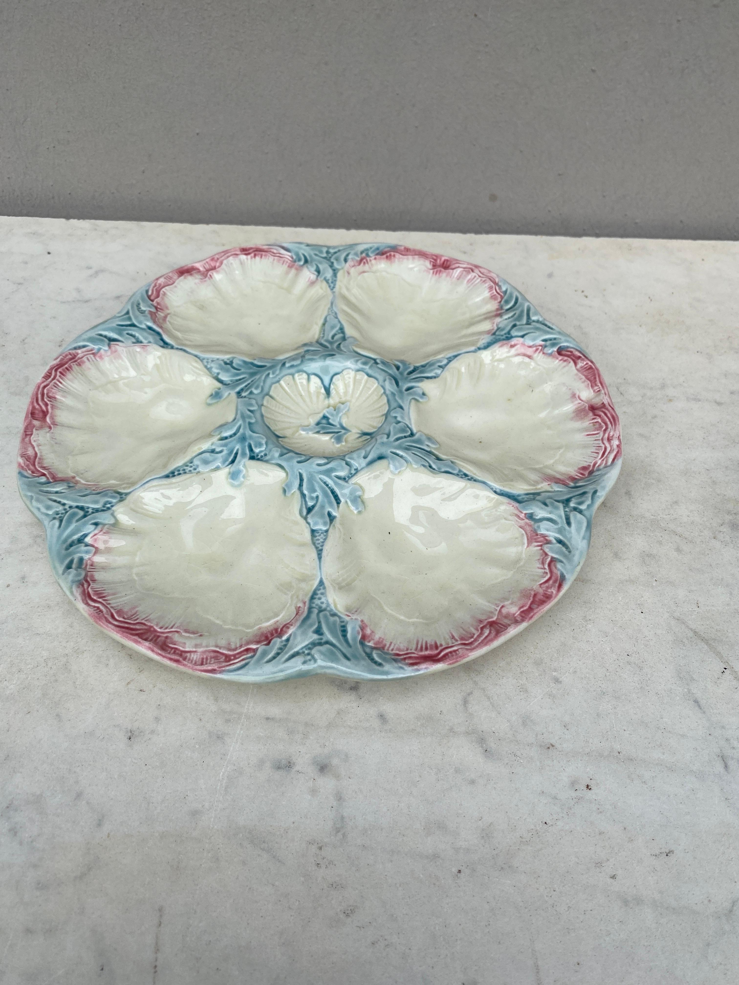 19th Century Majolica Pink & Blue Oyster Plate Gien In Good Condition For Sale In Austin, TX