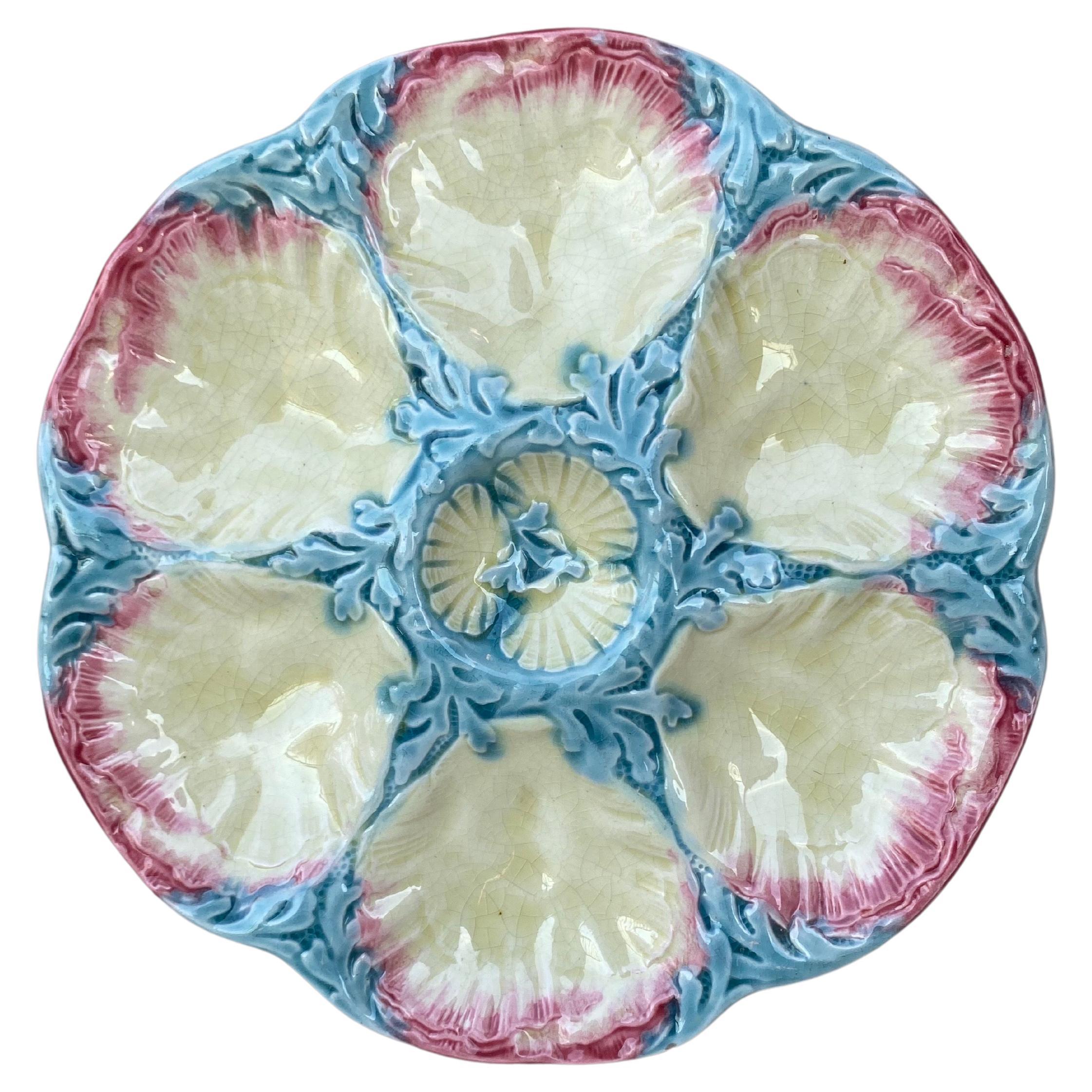 Assiette à huîtres en majolique rose et bleue du 19ème siècle Gien En vente  sur 1stDibs