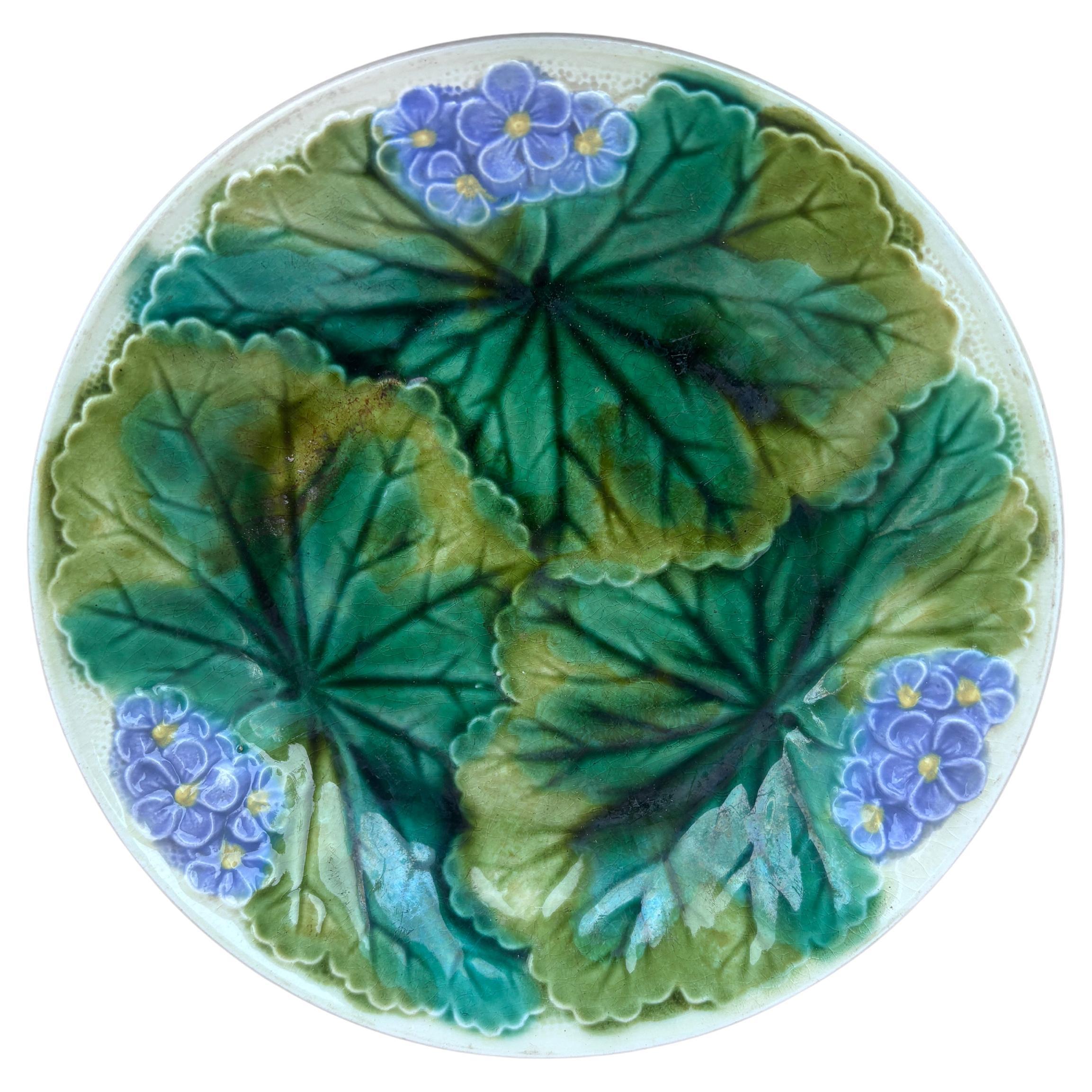 Assiette à fleurs violettes Clairefontaine du 19e siècle