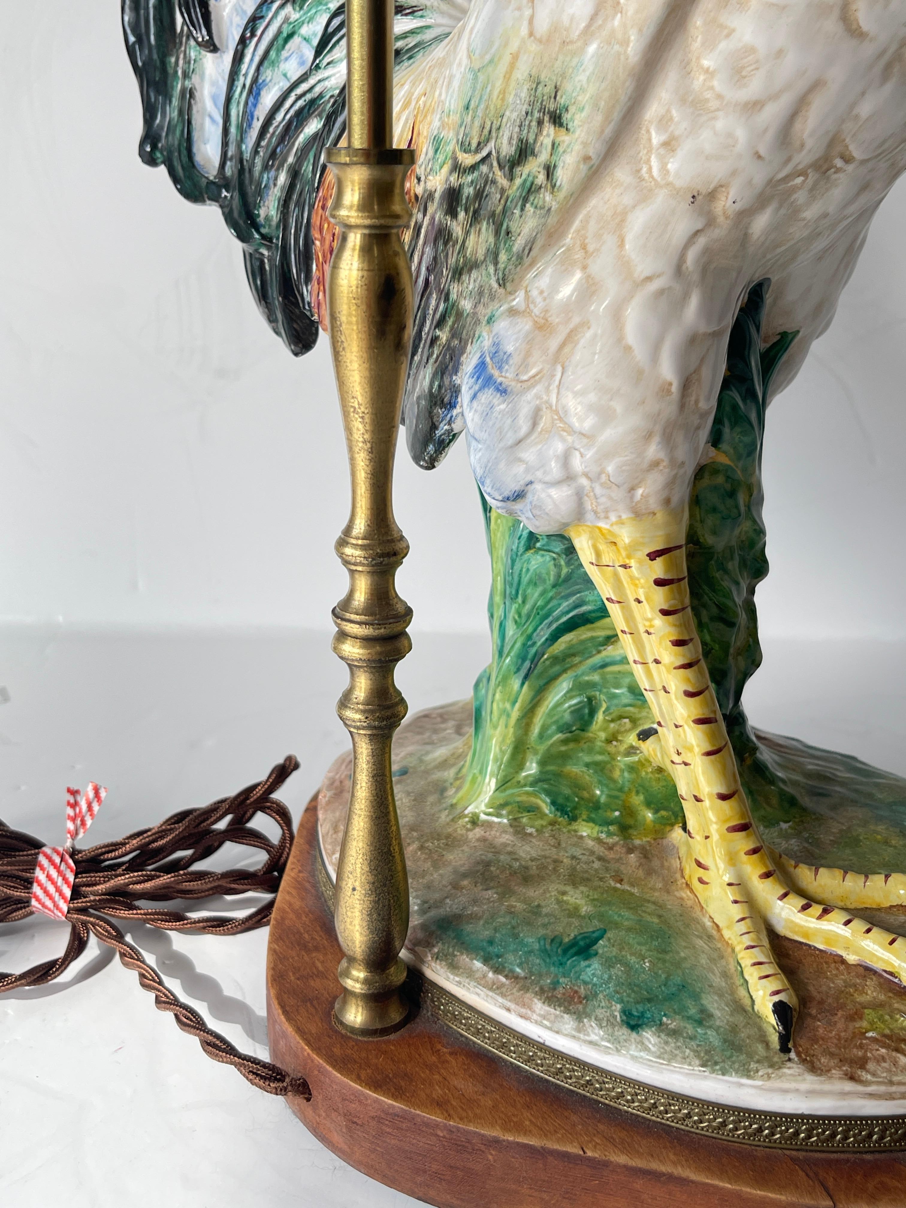 Lampe de table du XIXe siècle en majolique avec coq sur pied en Wood en vente 7