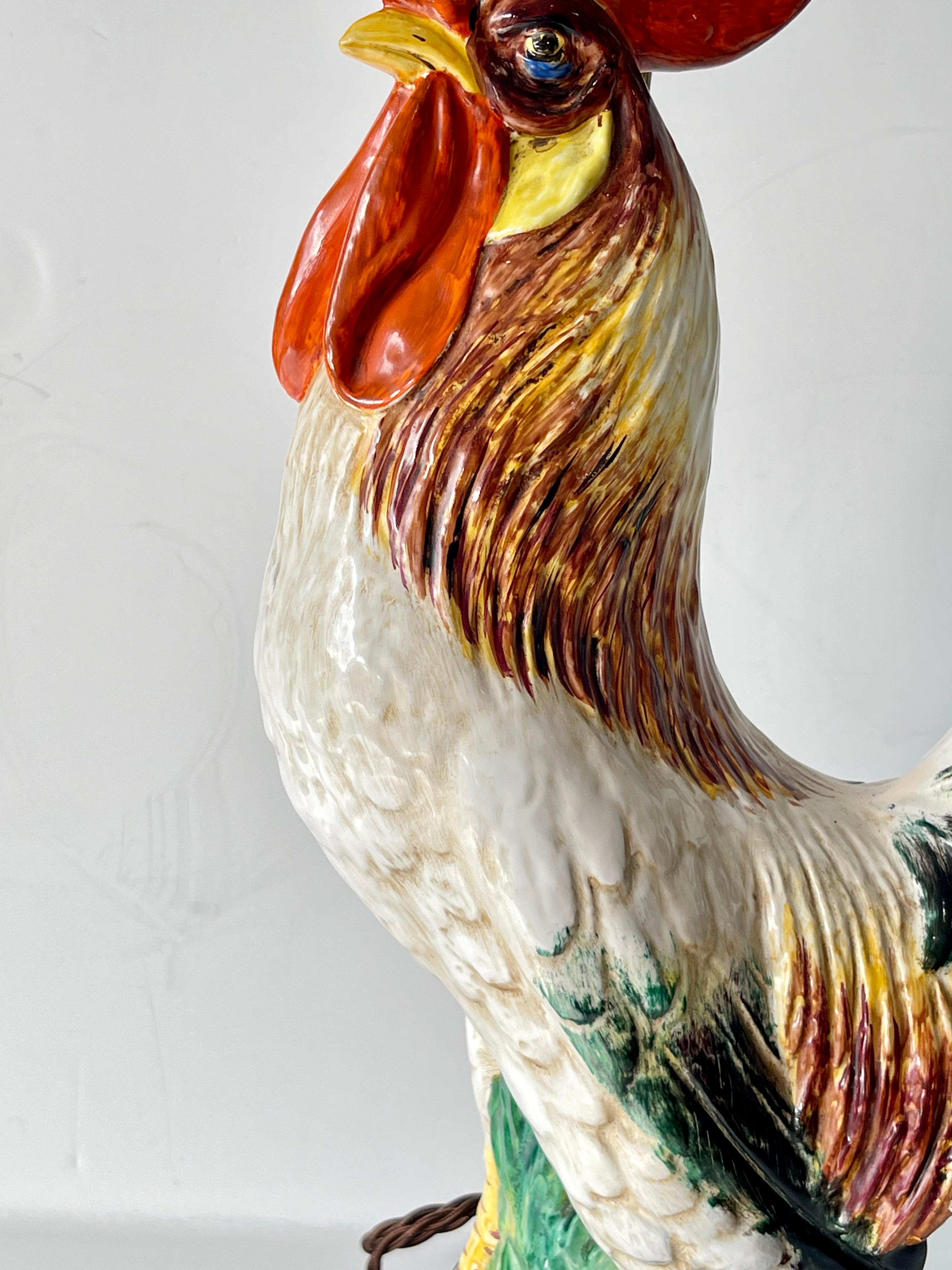 Lampe de table du XIXe siècle en majolique avec coq sur pied en Wood Bon état - En vente à West Palm Beach, FL
