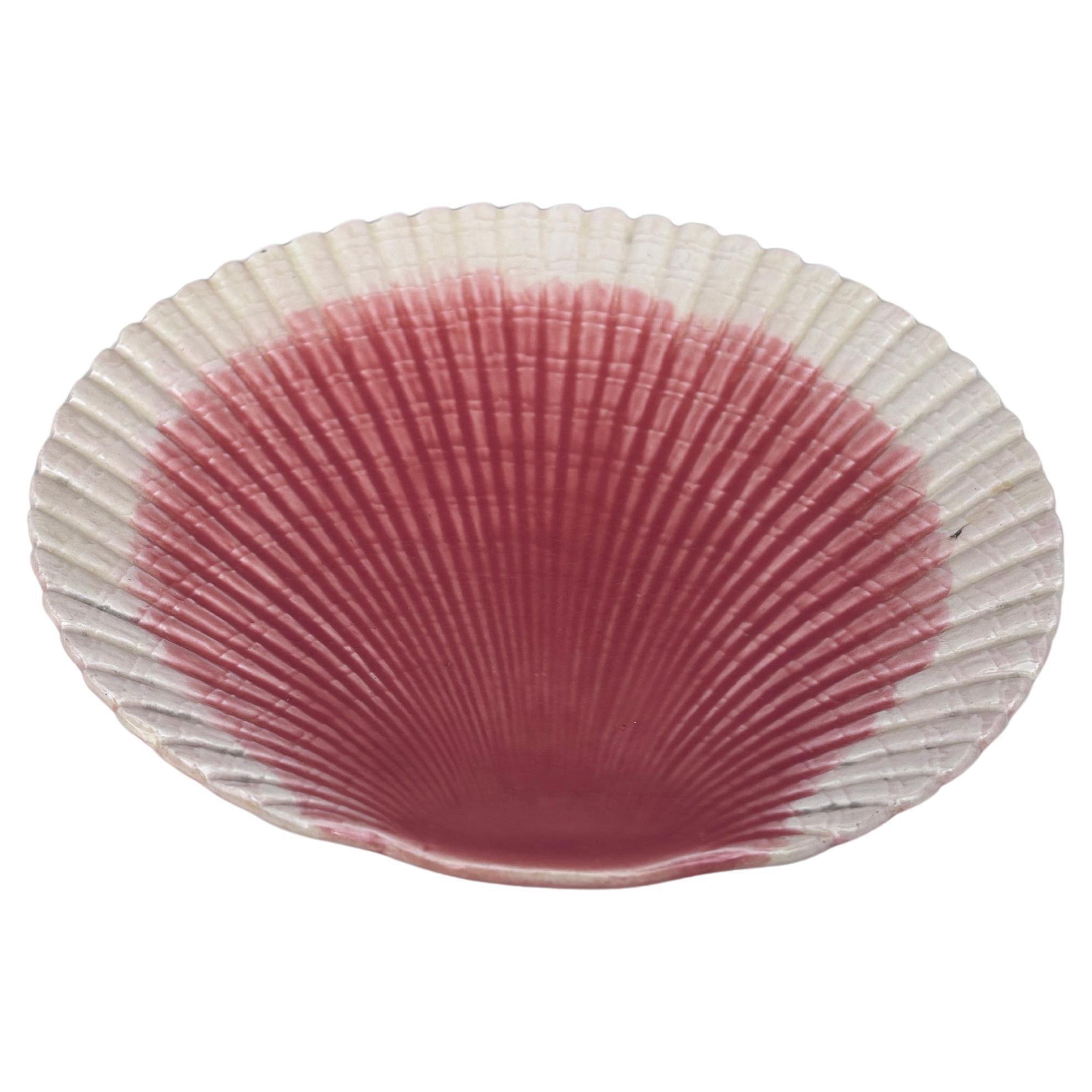 19. Jahrhundert Majolika Muschelteller signiert Sarreguemines.
7,5 Zoll Durchmesser.