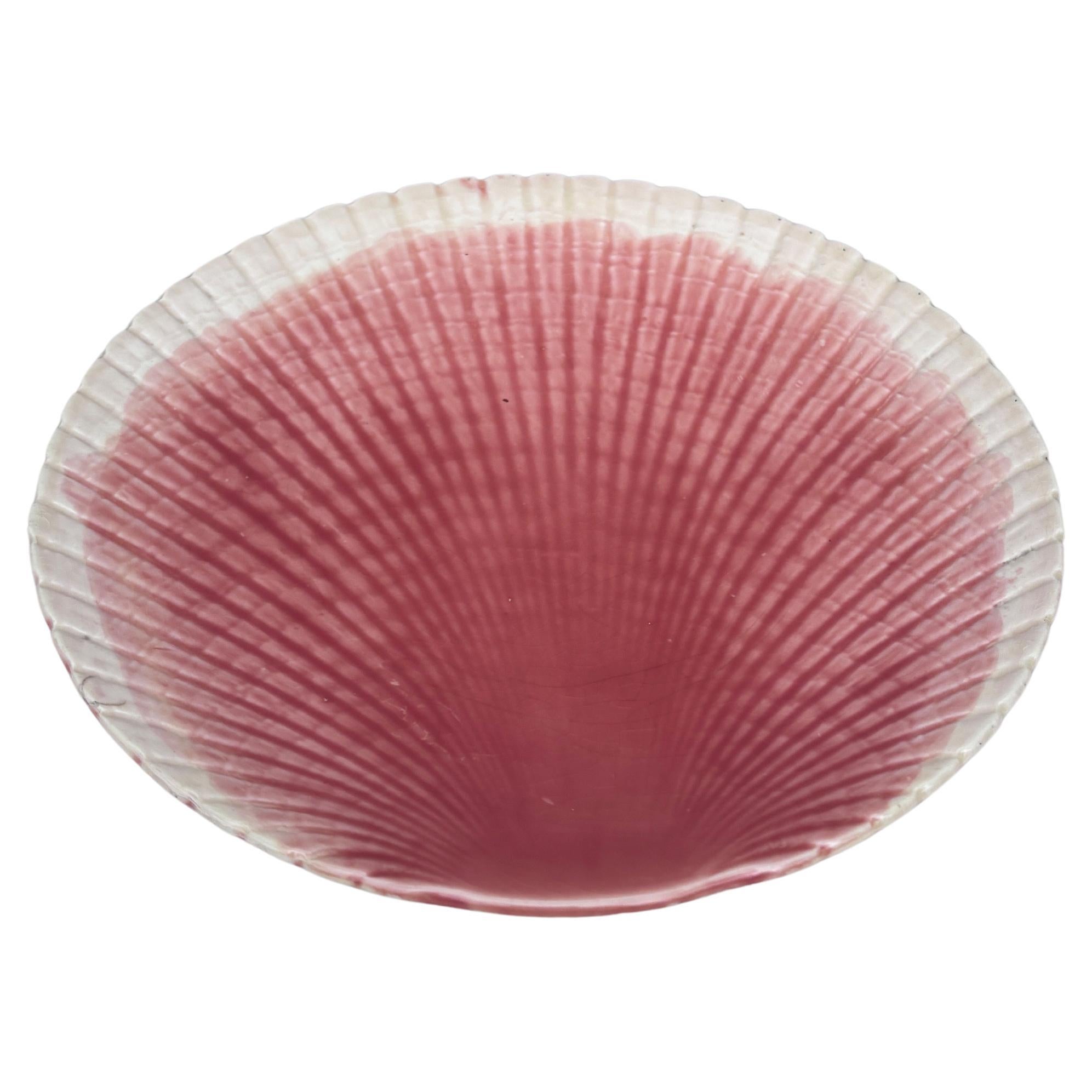 Victorien Assiette à coquille en majolique du 19e siècle Sarreguemines en vente