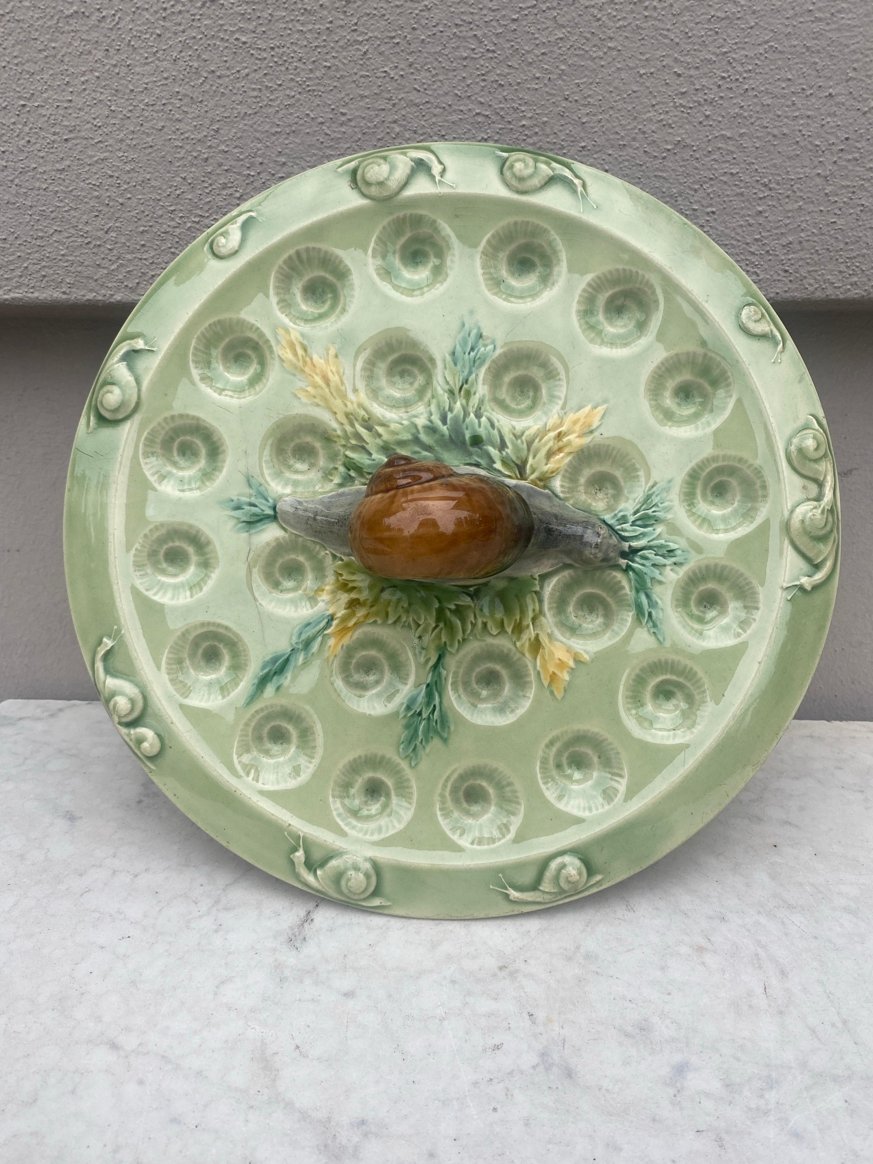 Assiette à escargots en majolique du 19ème siècle Luneville Bon état - En vente à Austin, TX