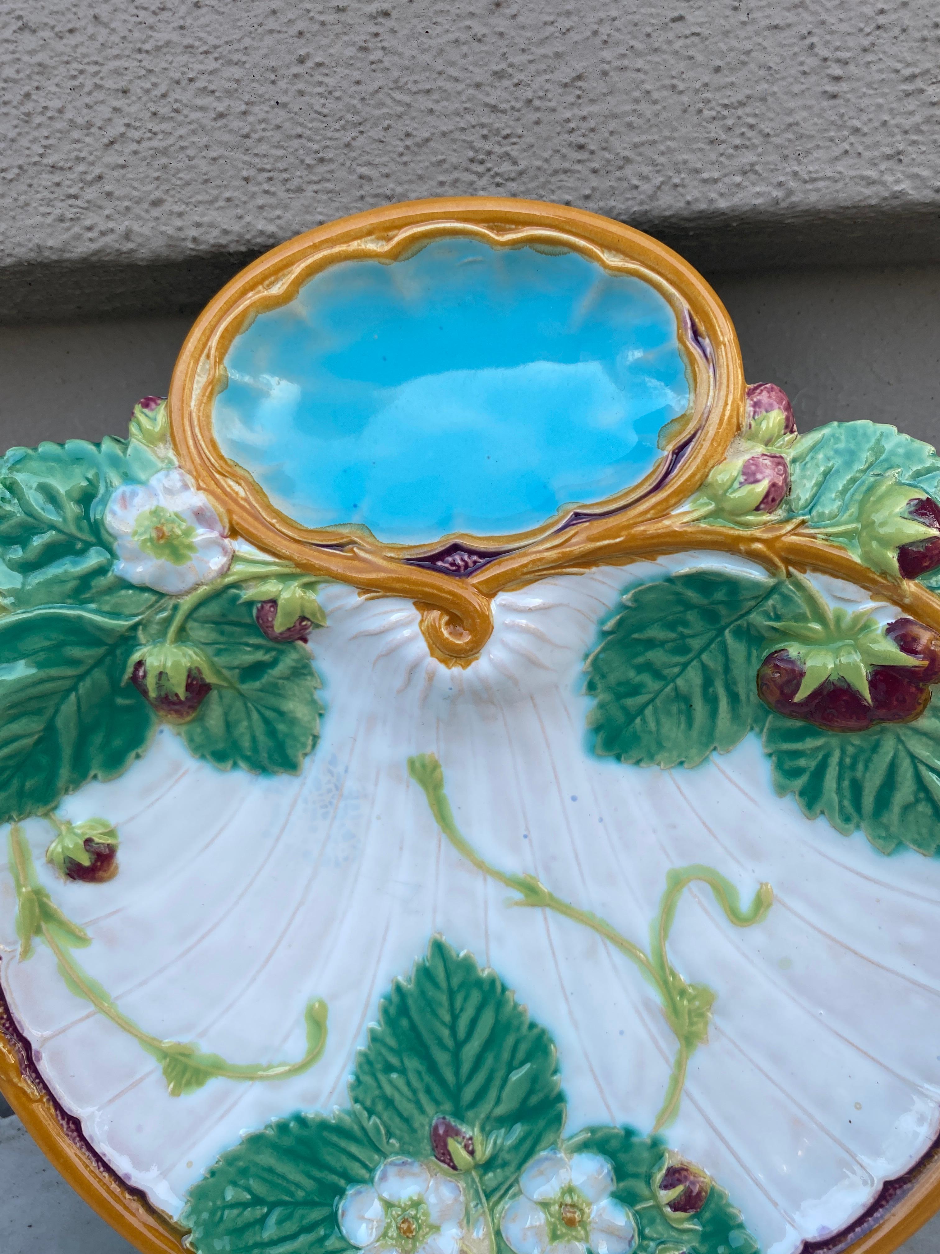 Late 19th Century 19th Century Majolica Strawberries Minton Plate For Sale