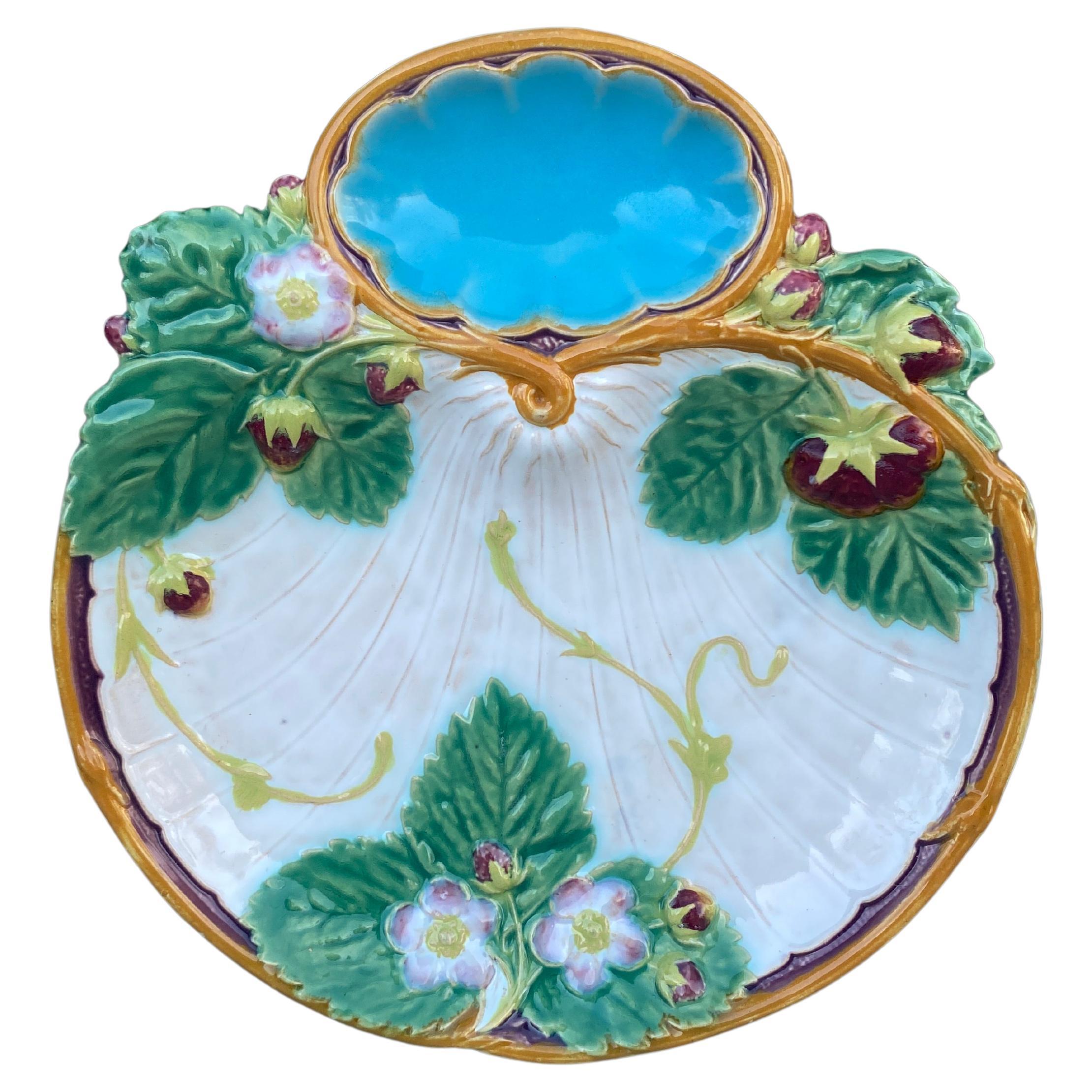 Assiette en majolique du 19ème siècle à fraises de Minton  en vente