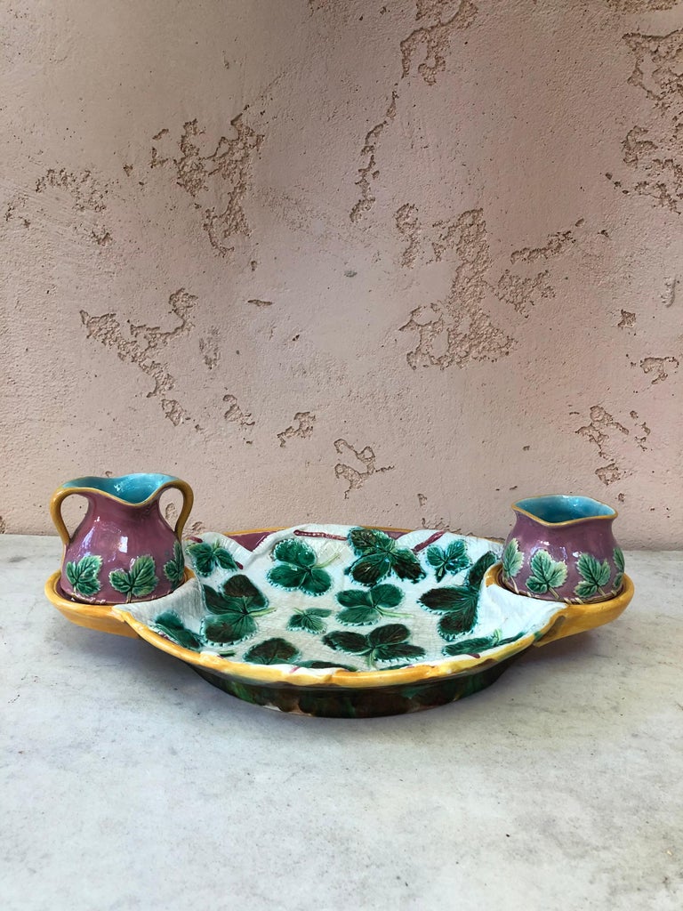 19th-century Majolica strawberries server with 2 pots for cream and sugar signed George Jones.
Napkin trompe l'oeil.
Measures: 14.5 inches by 9 inches.
Pots height / 3.3