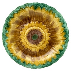 Majolika-Sonnenblumenteller aus dem 19. Jahrhundert von Wedgwood