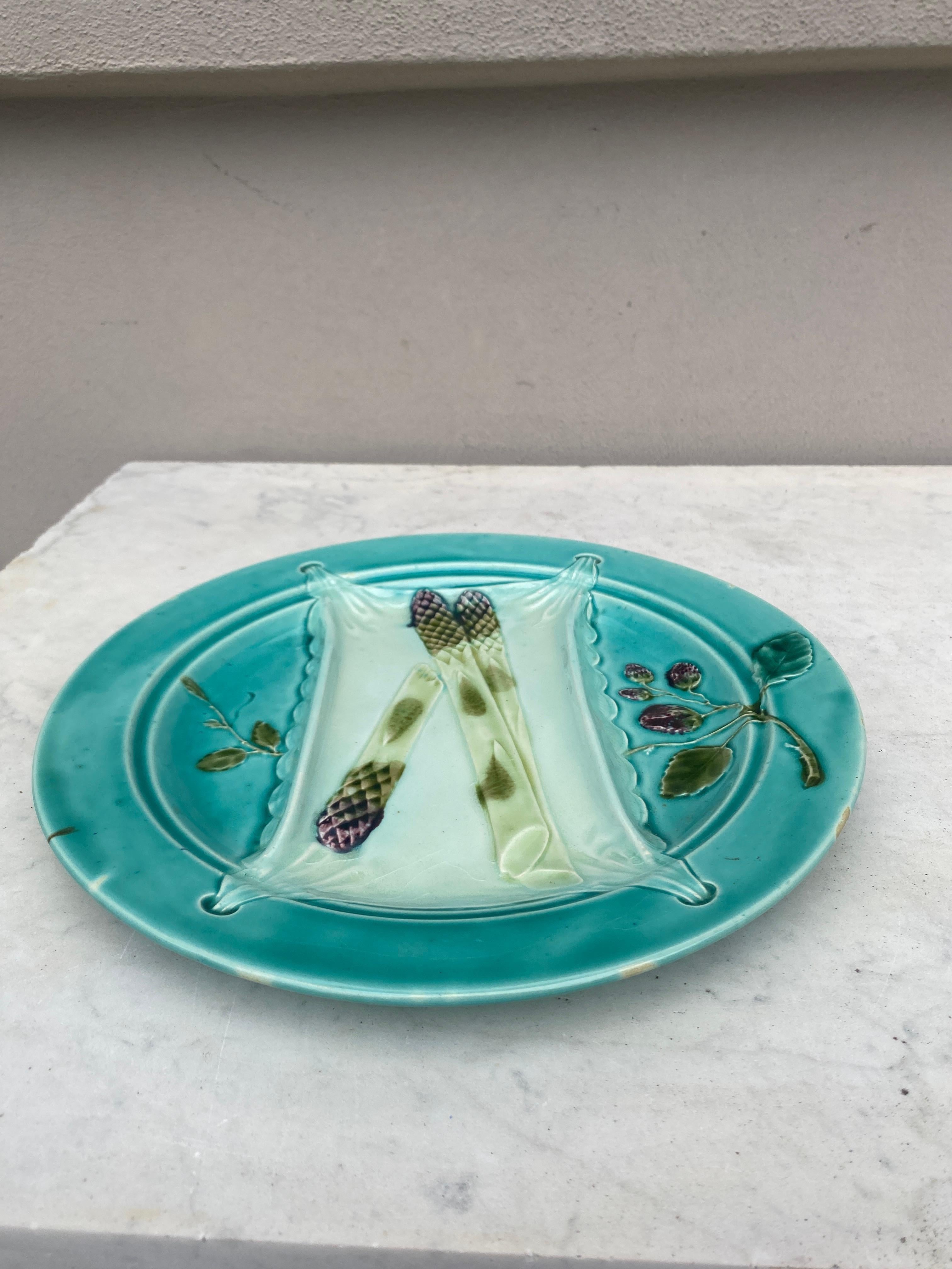 Francese Piatto di asparagi in maiolica turchese del XIX secolo Luneville in vendita