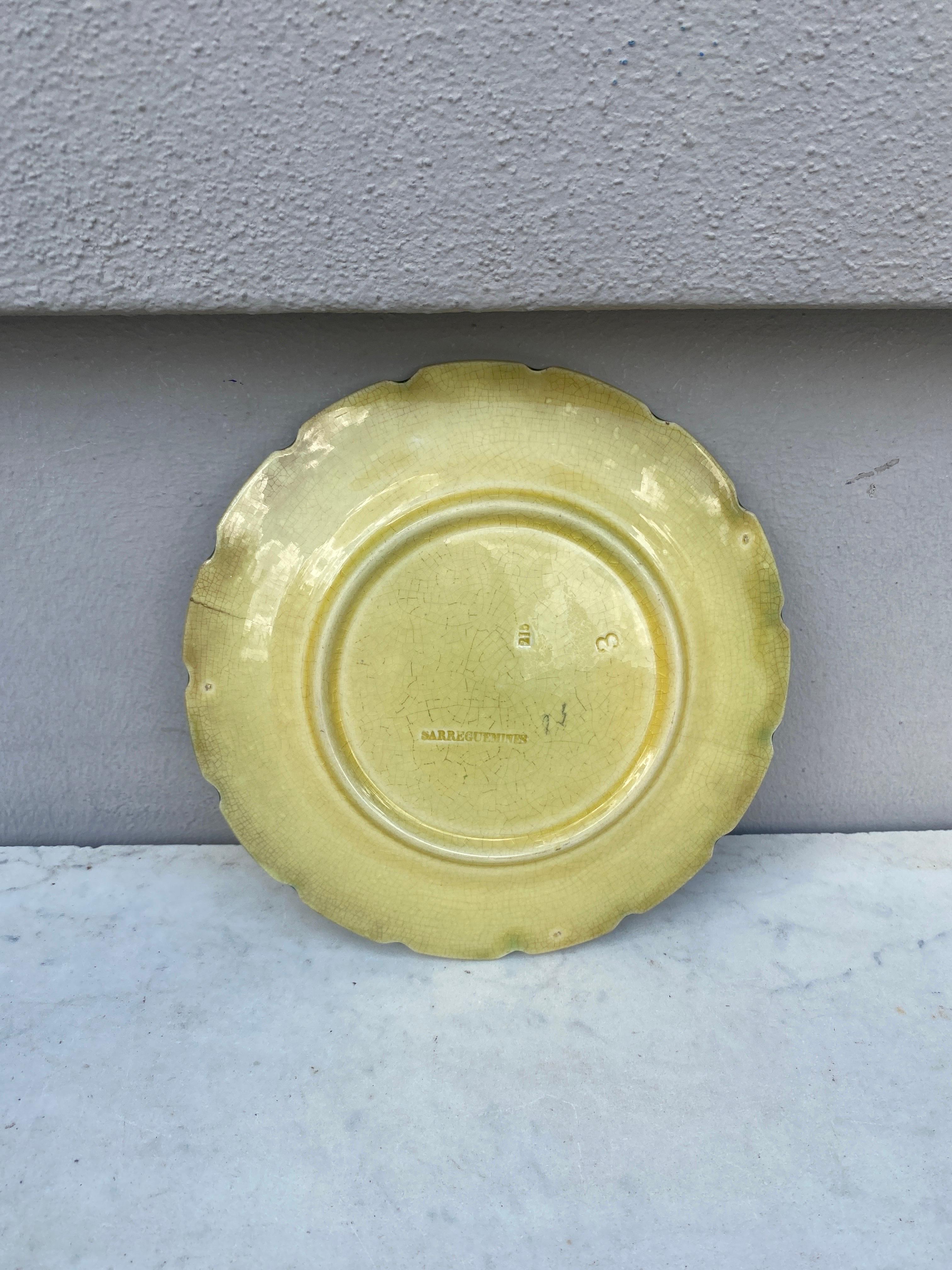 French 19th Century Majolica Vine Leaves Plate Sarreguemines For Sale