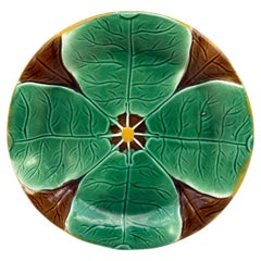 Piatto in maiolica del XIX secolo con ninfee, Joseph Holcroft