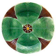 Piatto in maiolica del XIX secolo con ninfee, Joseph Holcroft