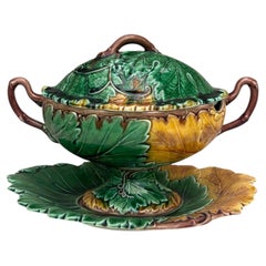 19th Century Majolica Wedgwood Leaves Tureen