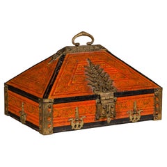 Boîte à bijoux Malabar du 19ème siècle laquée avec des touches de laiton ornées du Kerala