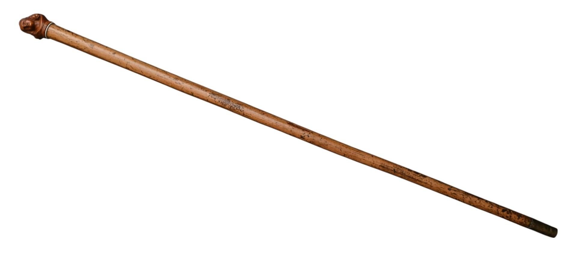 Francese 19th Century Malacca Walking Stick With Finely Carved Boxwood Handle in vendita