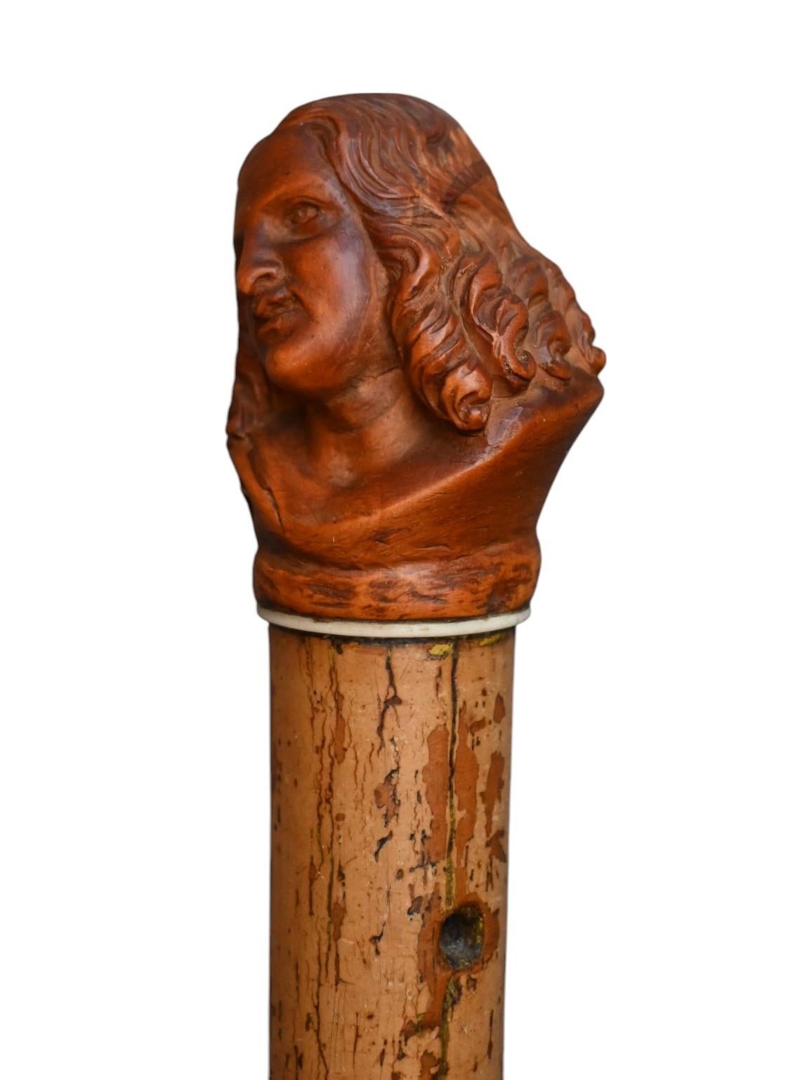 Legno 19th Century Malacca Walking Stick With Finely Carved Boxwood Handle in vendita