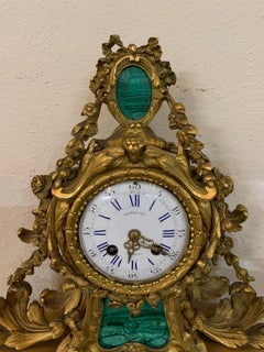 pendule de cheminée du XIXe siècle en malachite et bronze doré