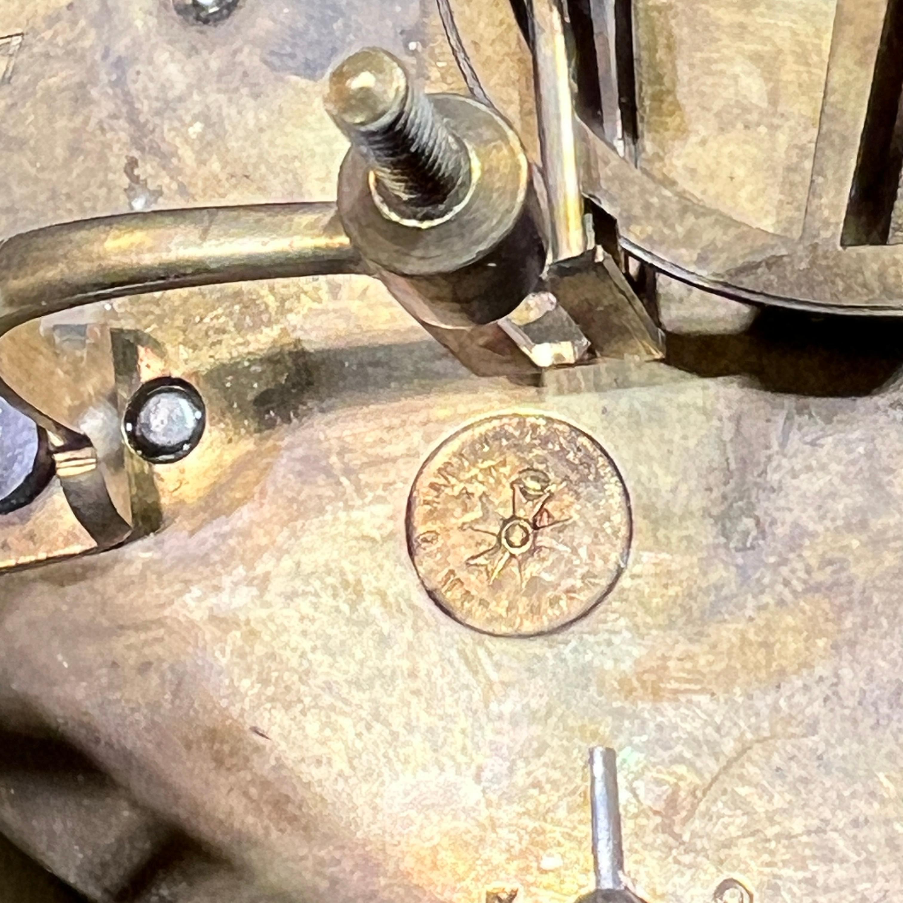 Machiche Orologio da tavolo del XIX secolo impiallacciato in malachite in vendita