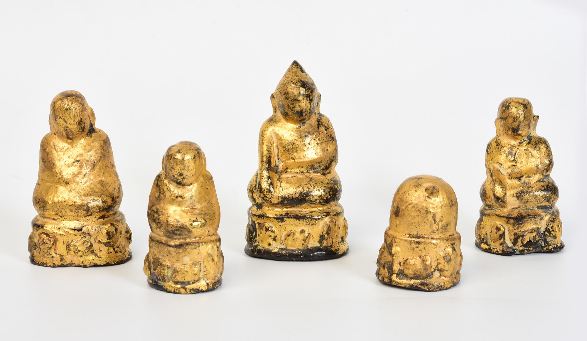 Mandalay, ein Set antiker burmesischer Medizin-Buddha-Amuletten aus dem 19. Jahrhundert (Handgeschnitzt) im Angebot