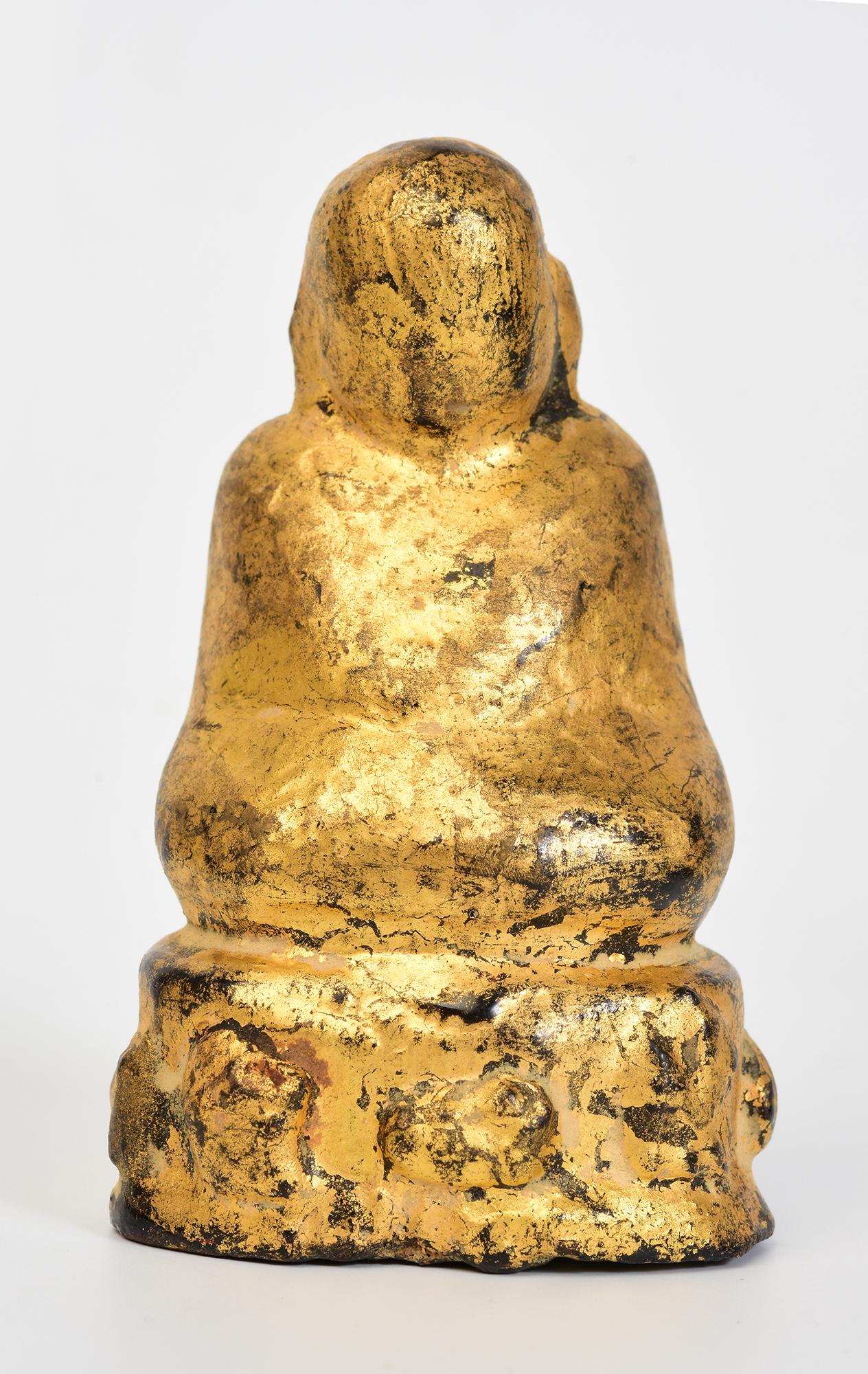 Mandalay, ein Set antiker burmesischer Medizin-Buddha-Amuletten aus dem 19. Jahrhundert (Holz) im Angebot
