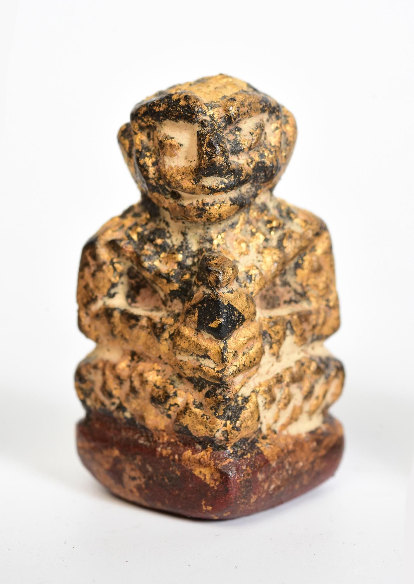 19th Century, Mandalay, A Set of Antique Burmese Medicine Figure Amulets In Good Condition For Sale In Sampantawong, TH