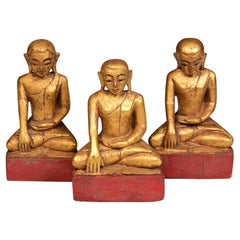19. Jahrhundert, Mandalay, Ein Satz antiker burmesischer sitzender Junggesellen aus Holz