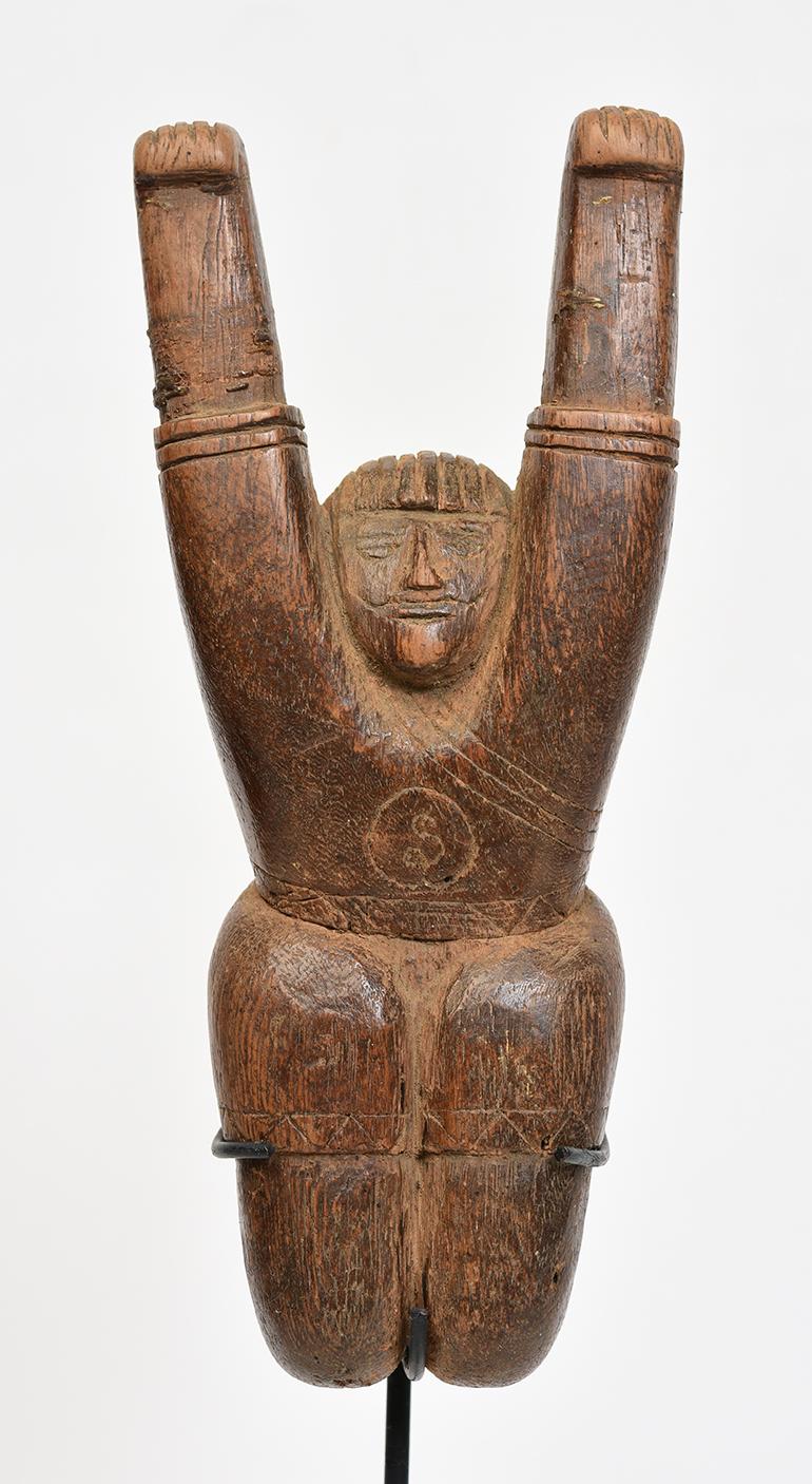 19th Century, Mandalay, A Set of Antique Burmese Wooden Slingshots In Good Condition In Sampantawong, TH