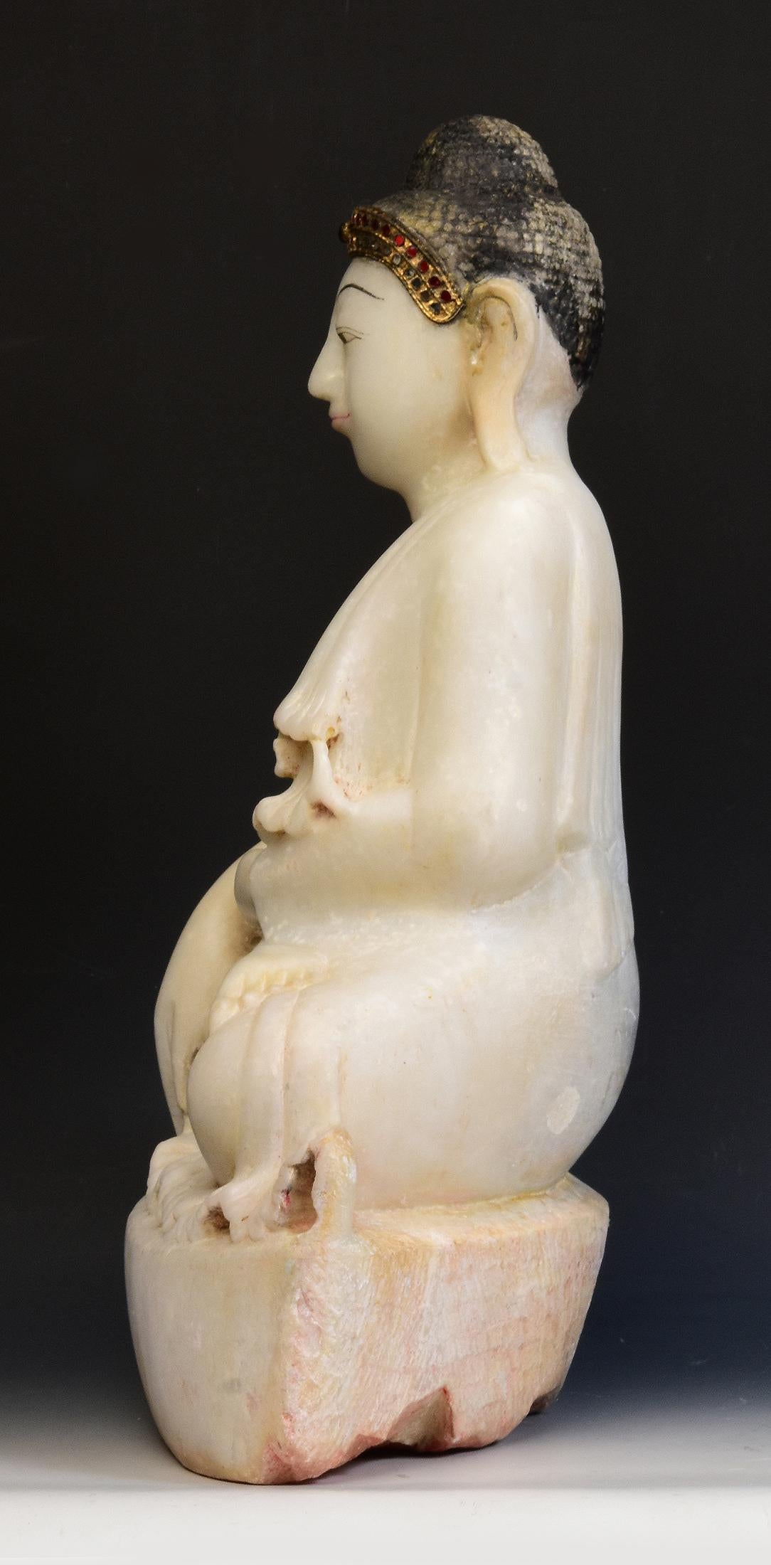 19th Century, Mandalay, Antique Burmese Alabaster Marble Seated Buddha Statue For Sale 6
