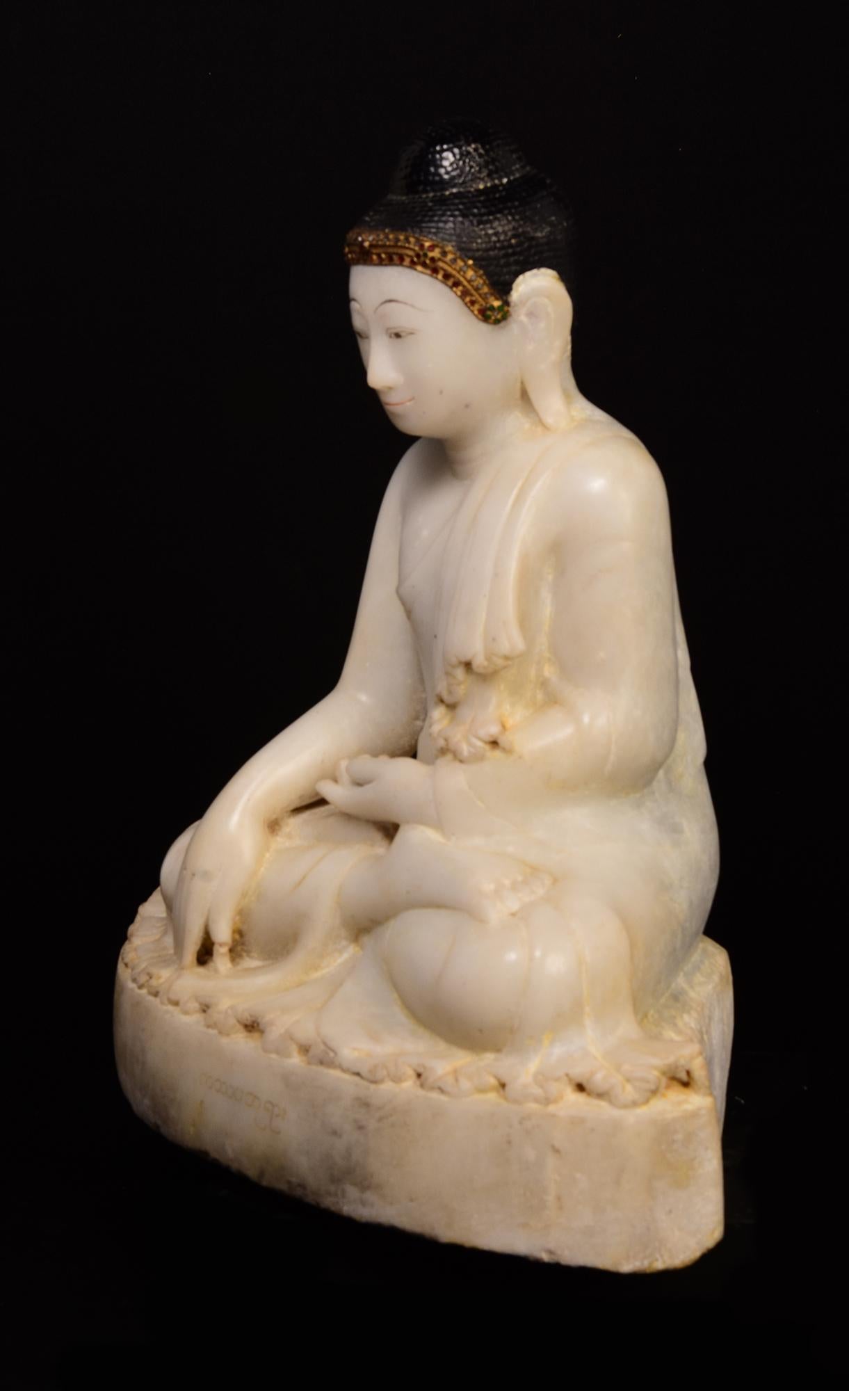 19th Century, Mandalay, Antique Burmese Alabaster Marble Seated Buddha Statue For Sale 6