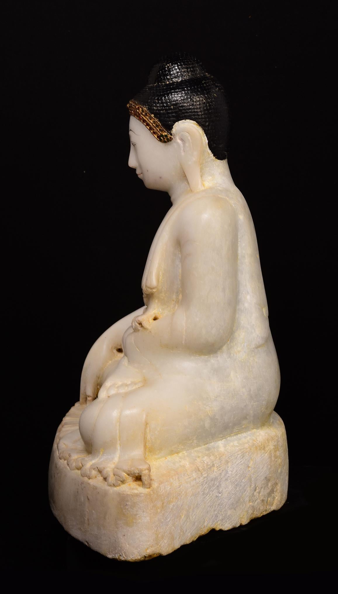 19th Century, Mandalay, Antique Burmese Alabaster Marble Seated Buddha Statue For Sale 7