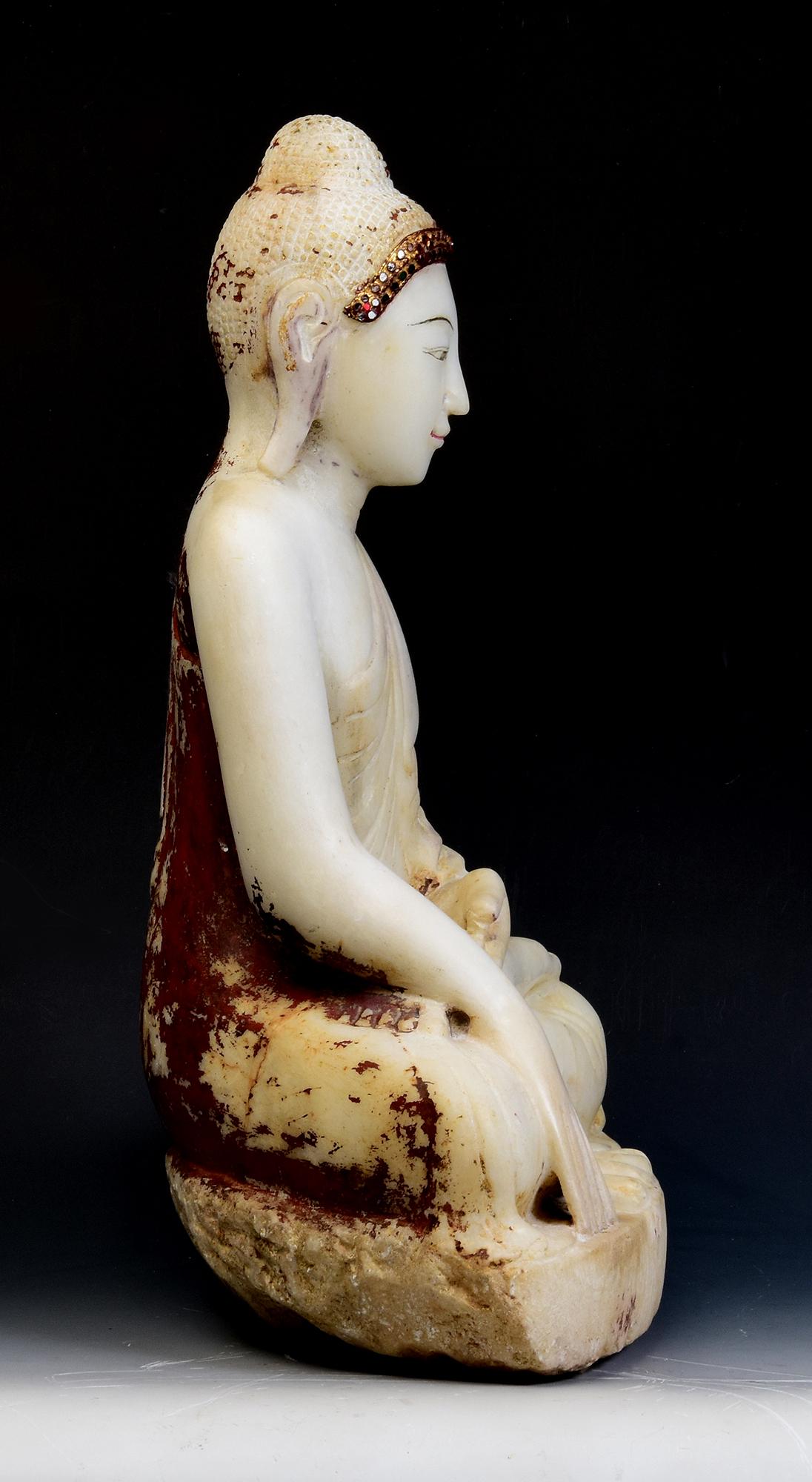 19th Century, Mandalay, Antique Burmese Alabaster Marble Seated Buddha Statue For Sale 8