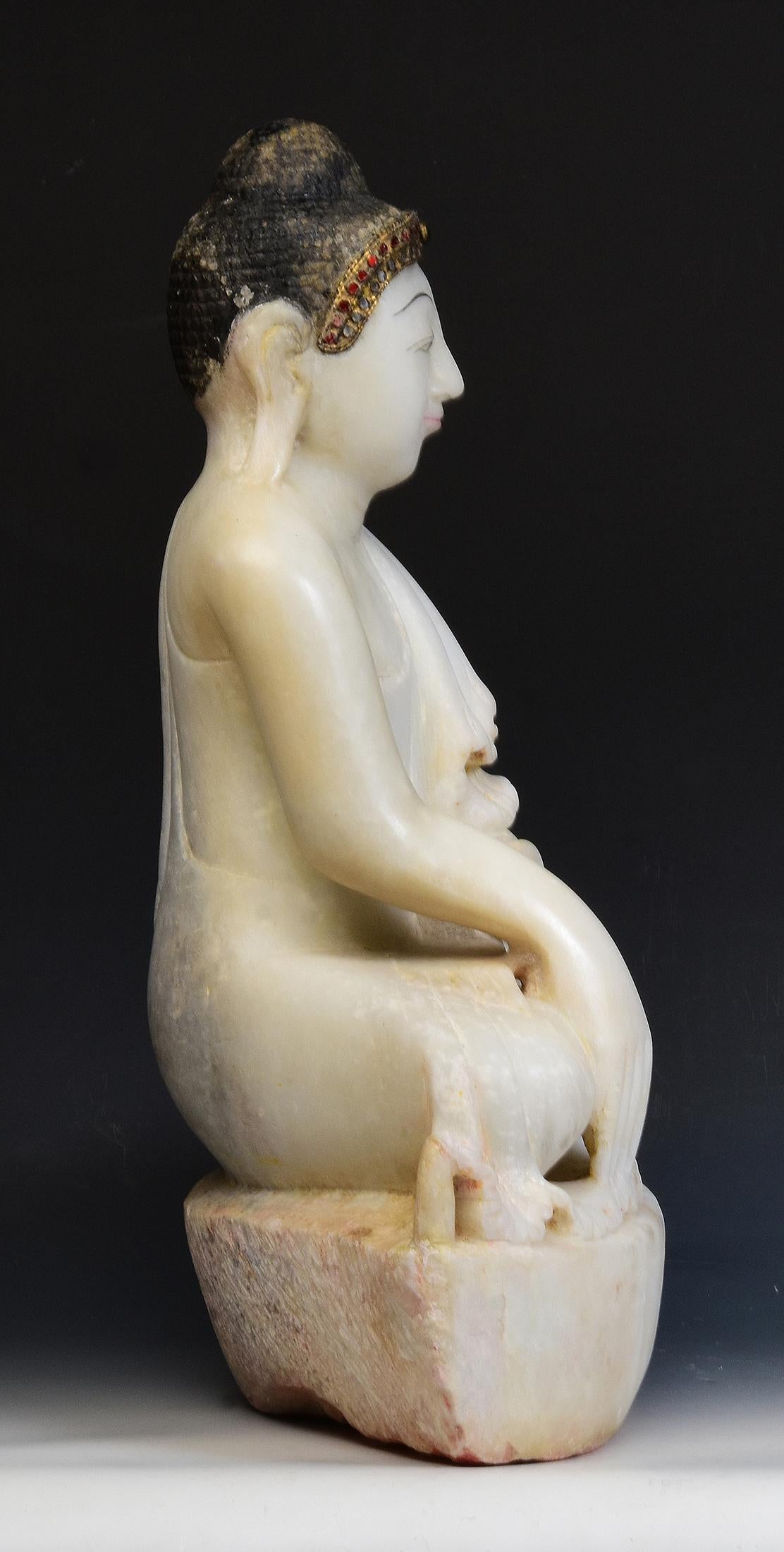 19th Century, Mandalay, Antique Burmese Alabaster Marble Seated Buddha Statue For Sale 10