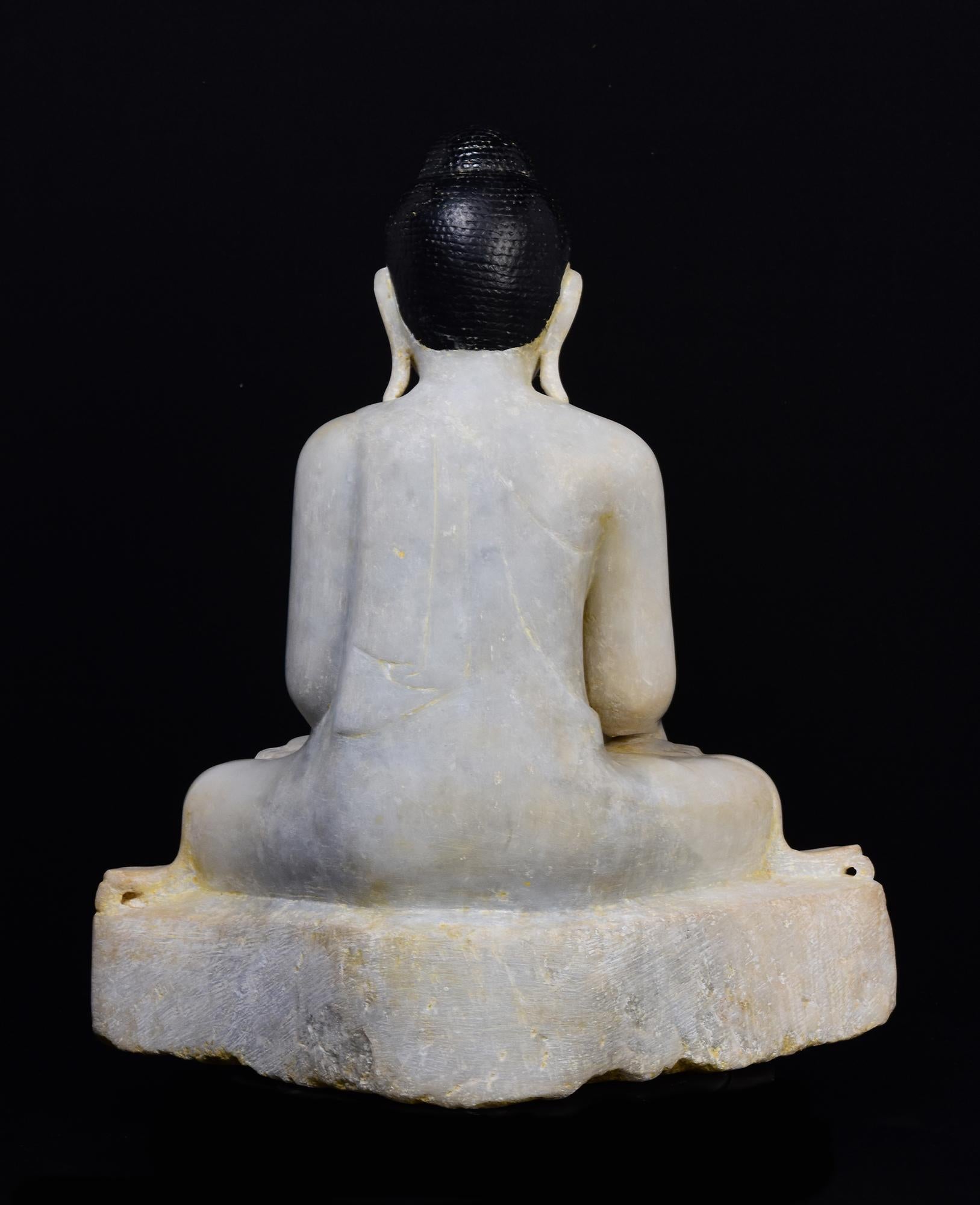 19th Century, Mandalay, Antique Burmese Alabaster Marble Seated Buddha Statue For Sale 10