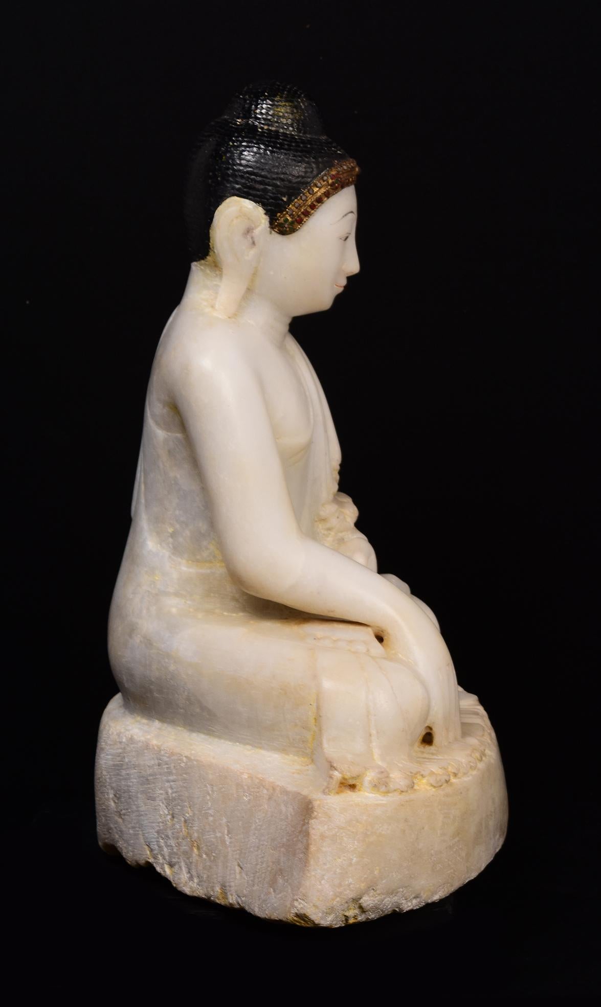 19th Century, Mandalay, Antique Burmese Alabaster Marble Seated Buddha Statue For Sale 14