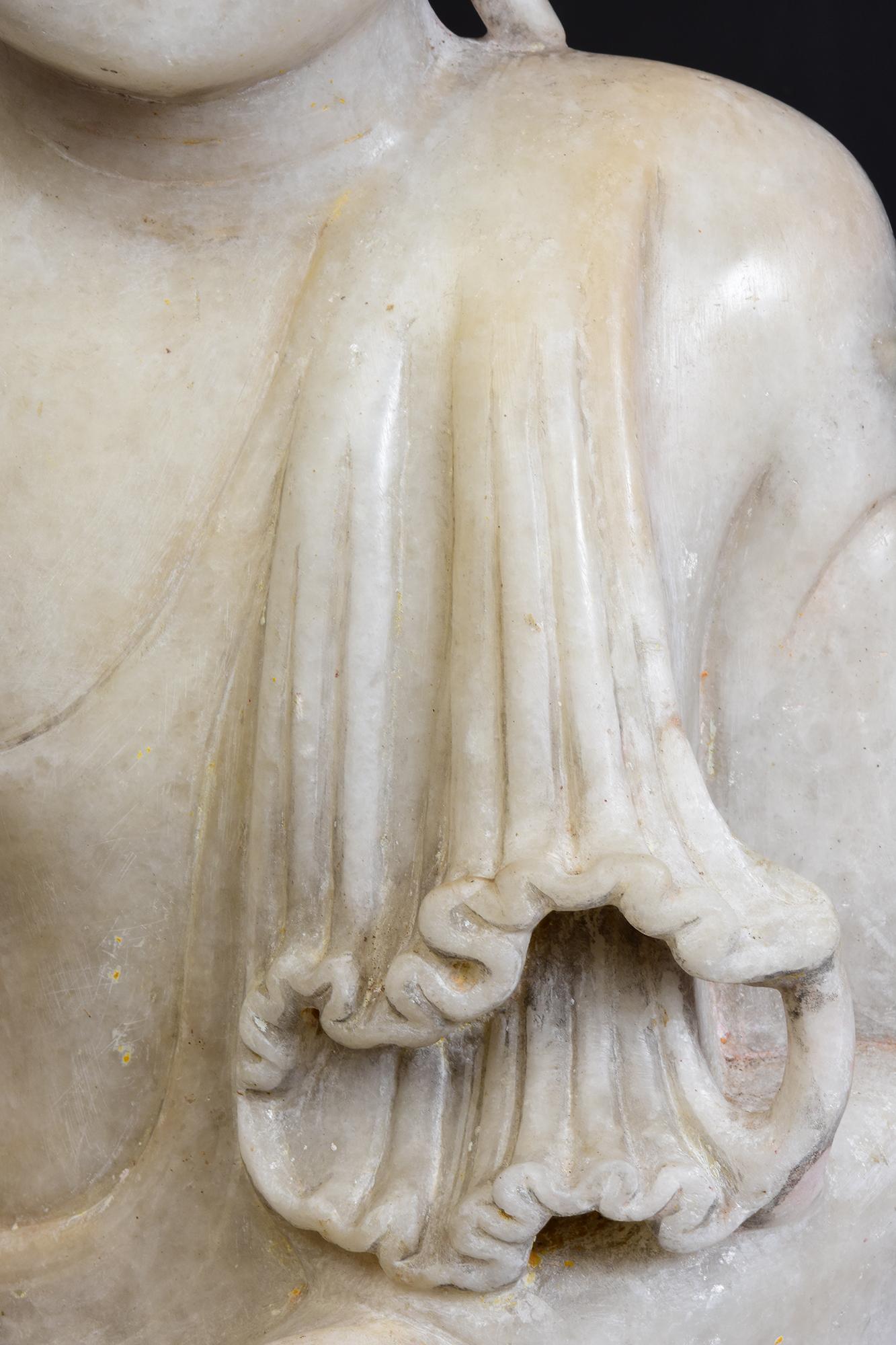 19th Century, Mandalay, Antique Burmese Alabaster Marble Seated Buddha Statue In Good Condition For Sale In Sampantawong, TH