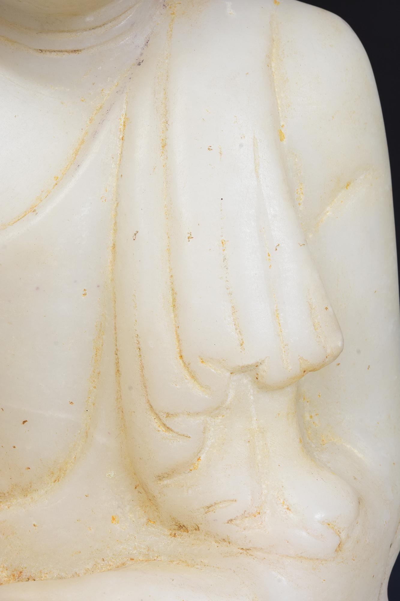 19th Century, Mandalay, Antique Burmese Alabaster Marble Seated Buddha Statue For Sale 1