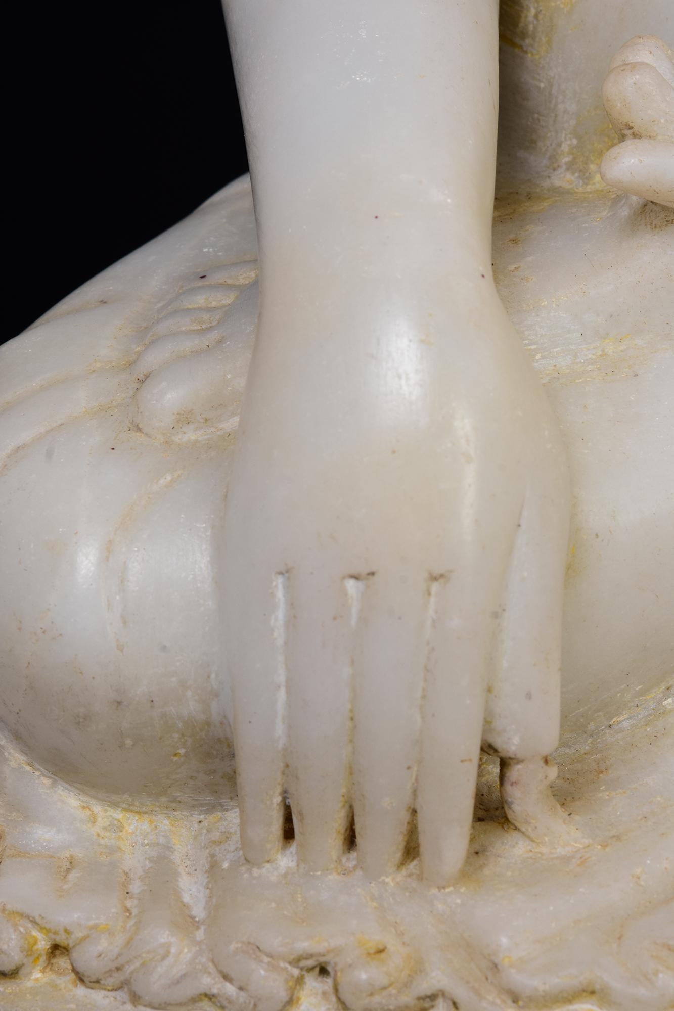 19th Century, Mandalay, Antique Burmese Alabaster Marble Seated Buddha Statue For Sale 2