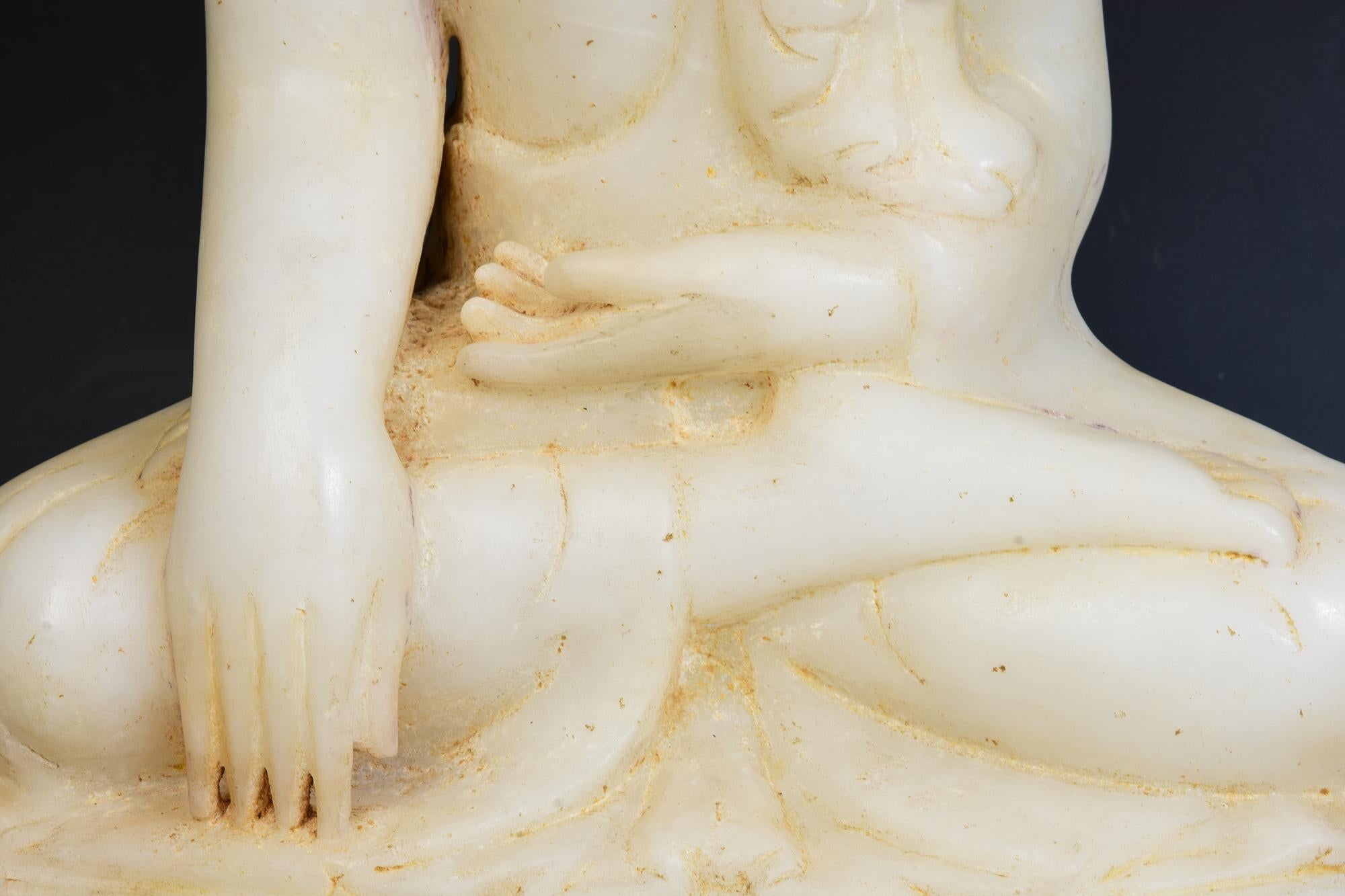 19th Century, Mandalay, Antique Burmese Alabaster Marble Seated Buddha Statue For Sale 2