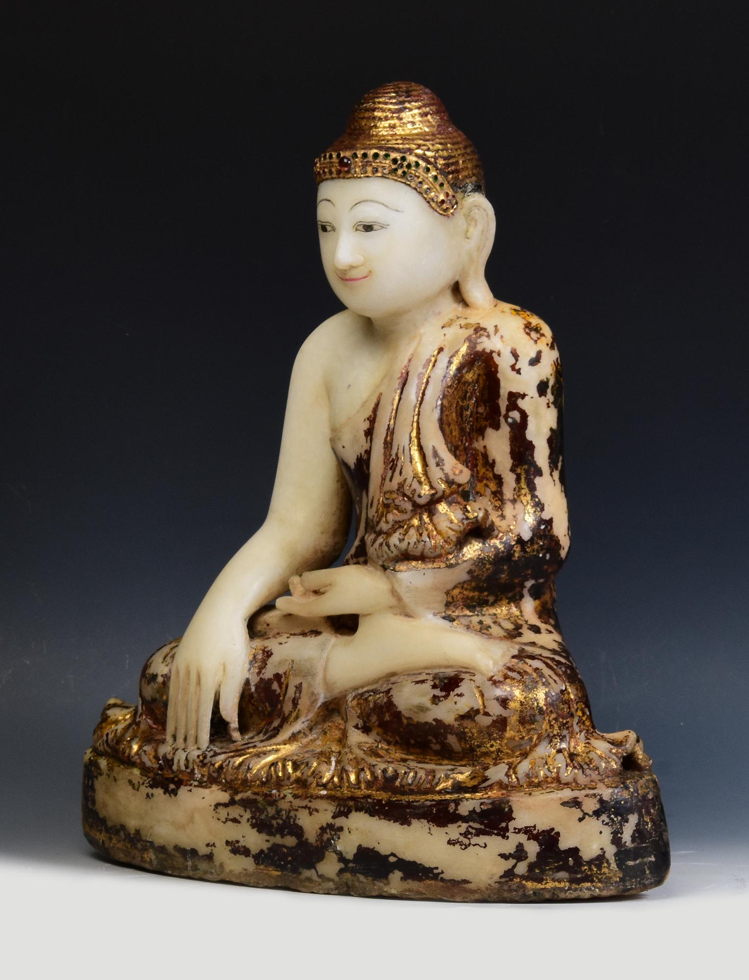 19th Century, Mandalay, Antique Burmese Alabaster Marble Seated Buddha Statue For Sale 4