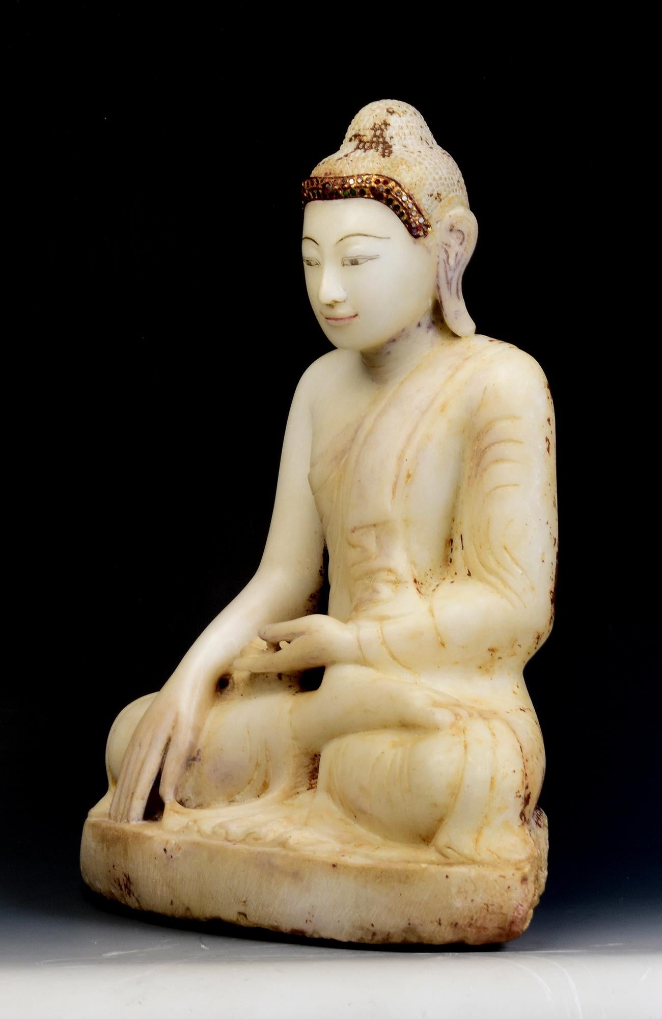 19th Century, Mandalay, Antique Burmese Alabaster Marble Seated Buddha Statue For Sale 3