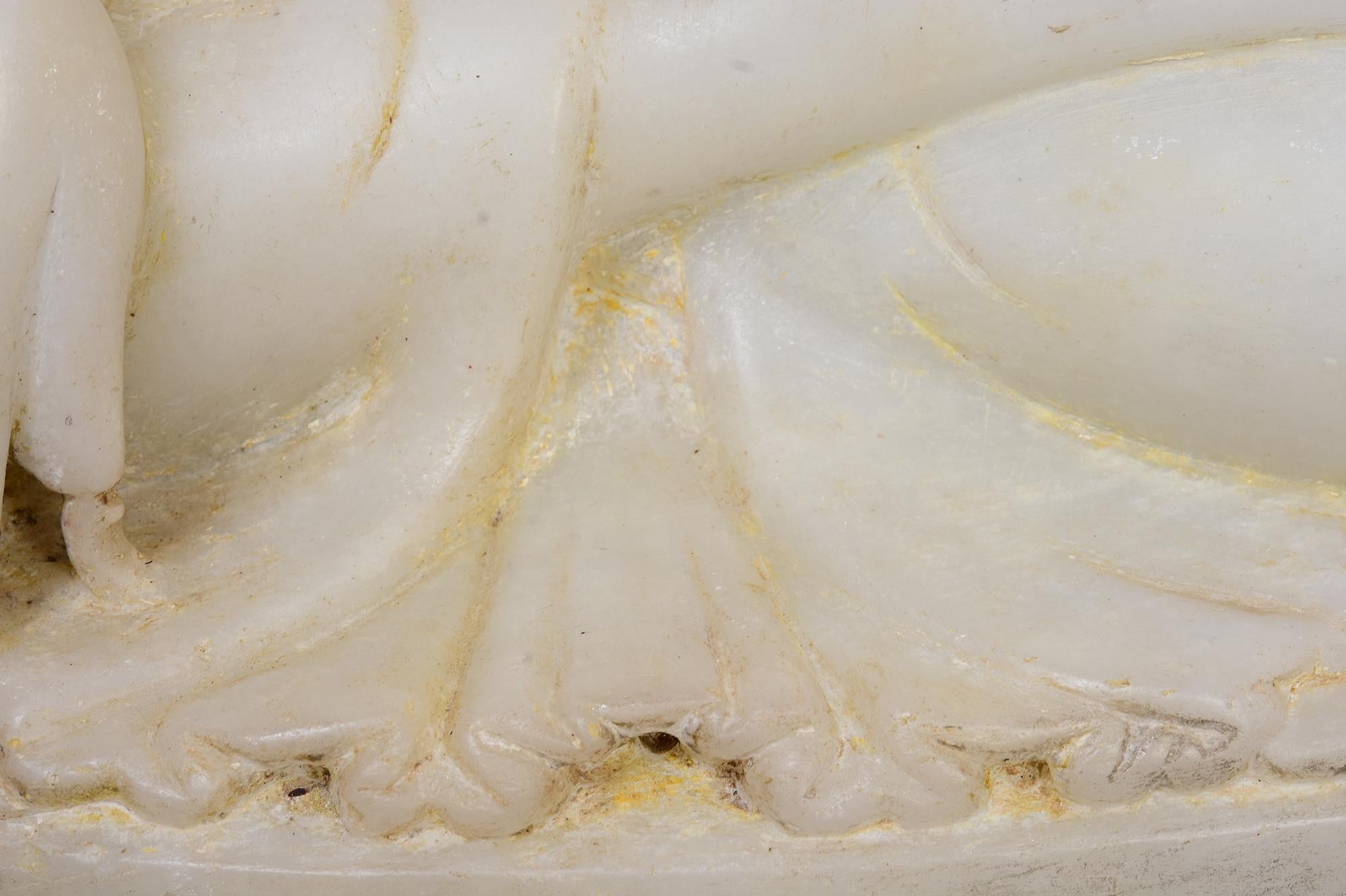 19th Century, Mandalay, Antique Burmese Alabaster Marble Seated Buddha Statue For Sale 4