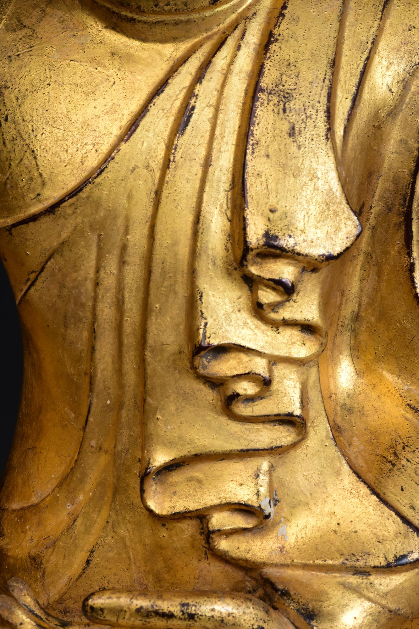 Mandalay, antiker burmesischer sitzender Buddha aus Bronze mit vergoldetem Gold, 19. Jahrhundert (Vergoldet) im Angebot