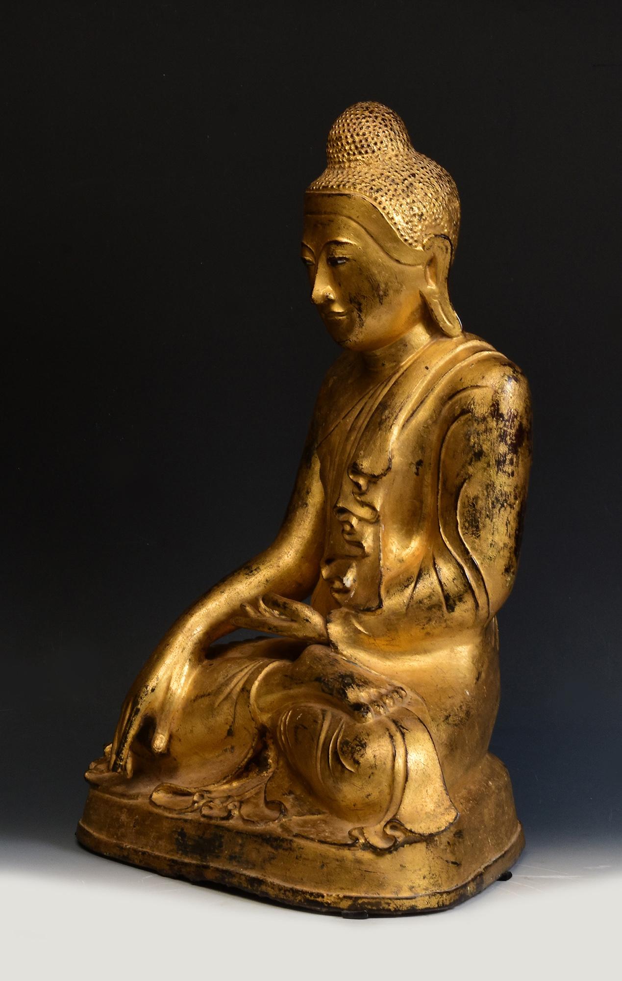 Mandalay, antiker burmesischer sitzender Buddha aus Bronze mit vergoldetem Gold, 19. Jahrhundert im Angebot 2