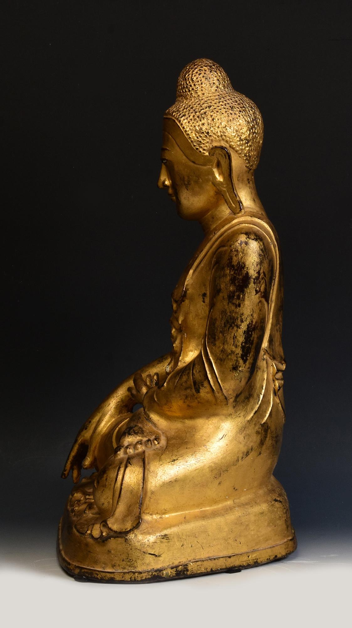 Mandalay, antiker burmesischer sitzender Buddha aus Bronze mit vergoldetem Gold, 19. Jahrhundert im Angebot 3