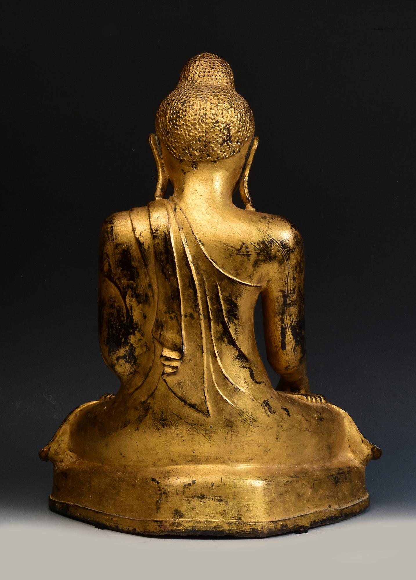 Mandalay, antiker burmesischer sitzender Buddha aus Bronze mit vergoldetem Gold, 19. Jahrhundert im Angebot 4