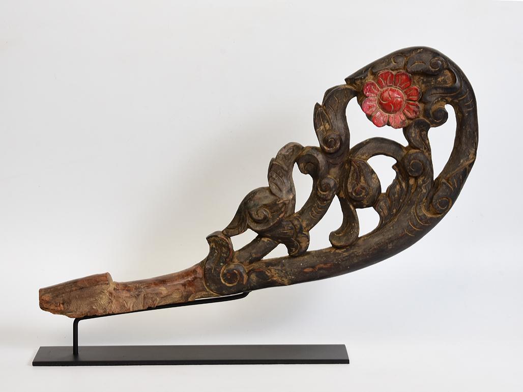 19th Century, Mandalay, Antique Burmese Wood Carving with Stand For Sale 5